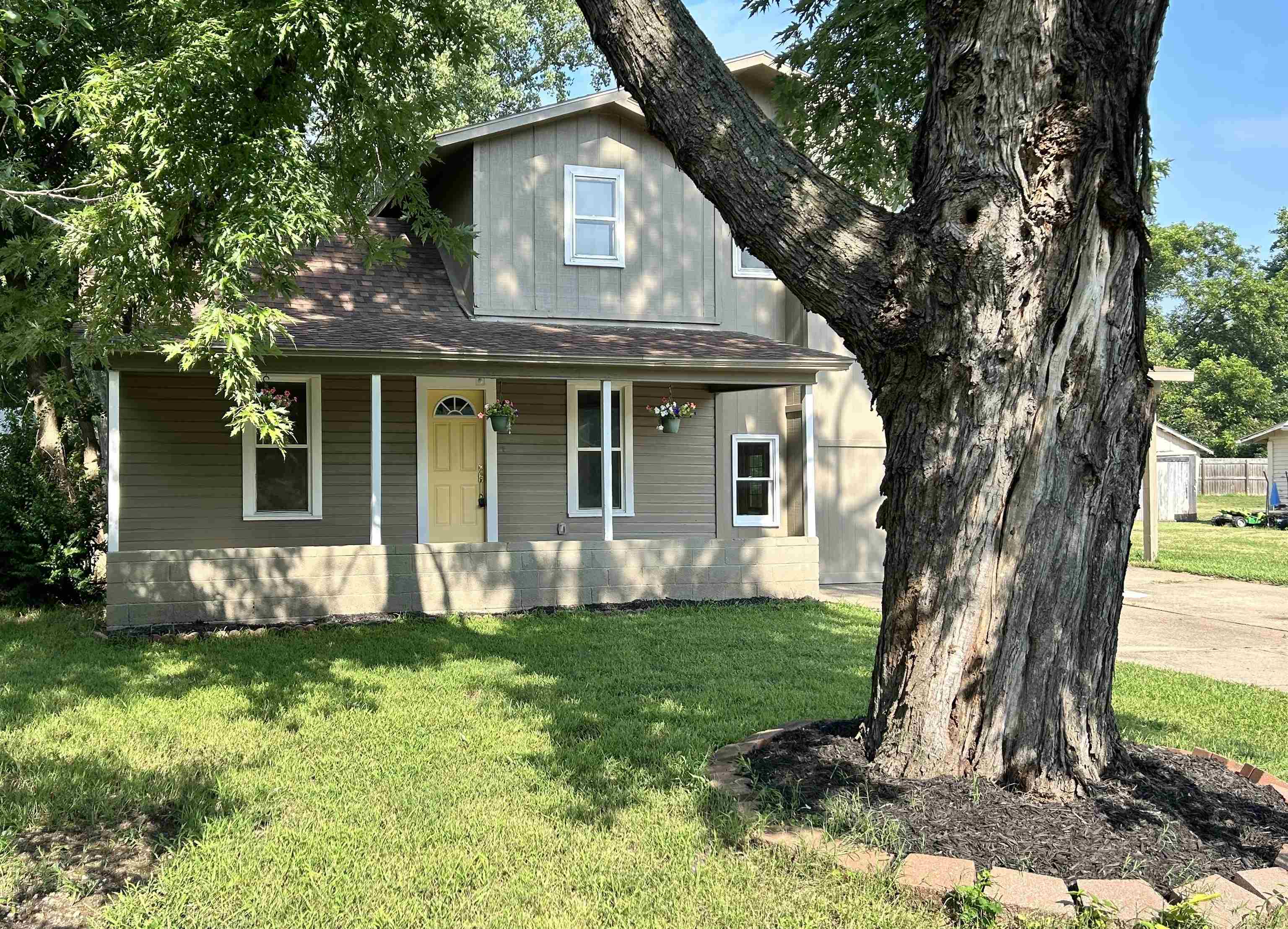1801 Tilford Property Photo 2