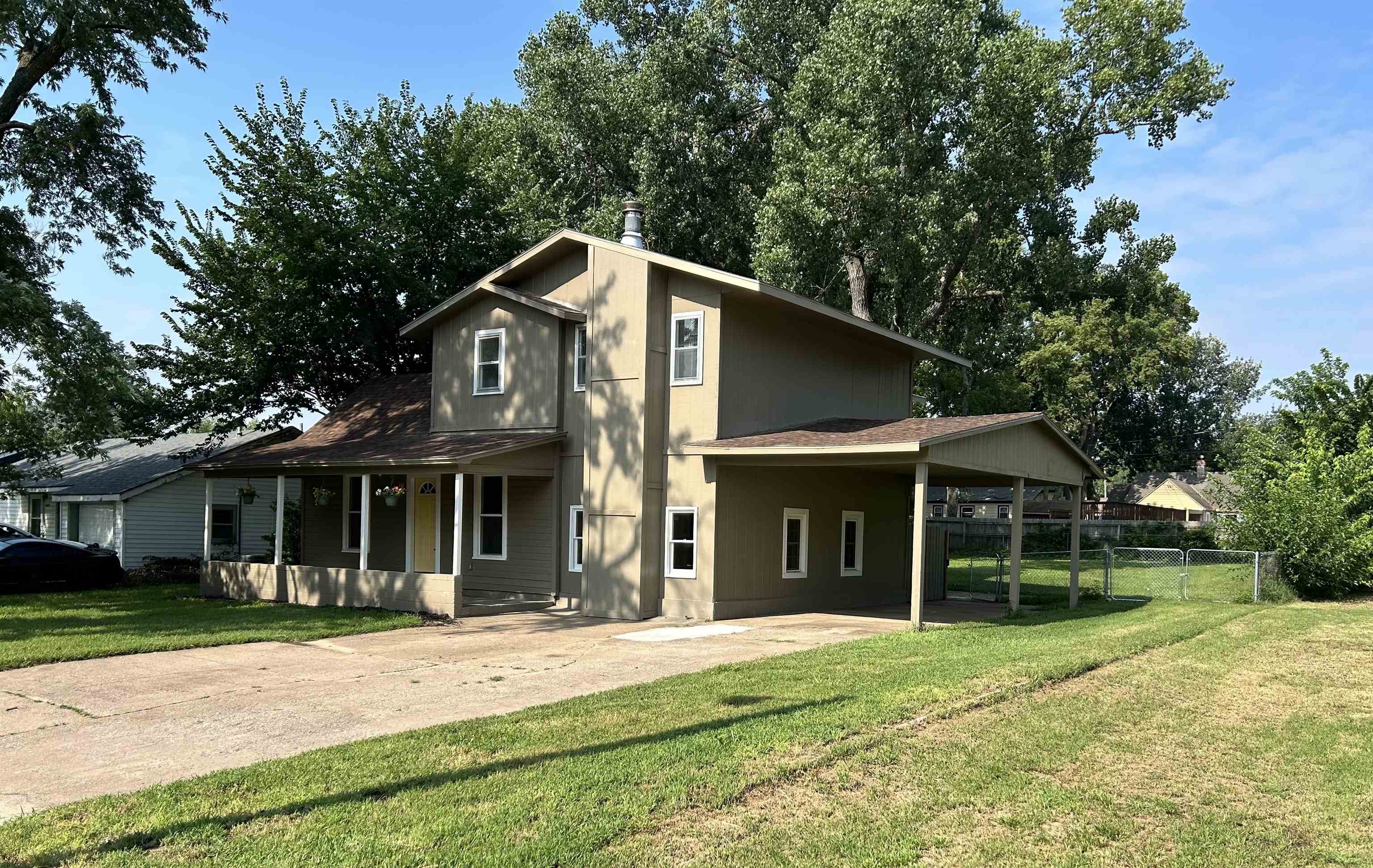 1801 Tilford Property Photo 3