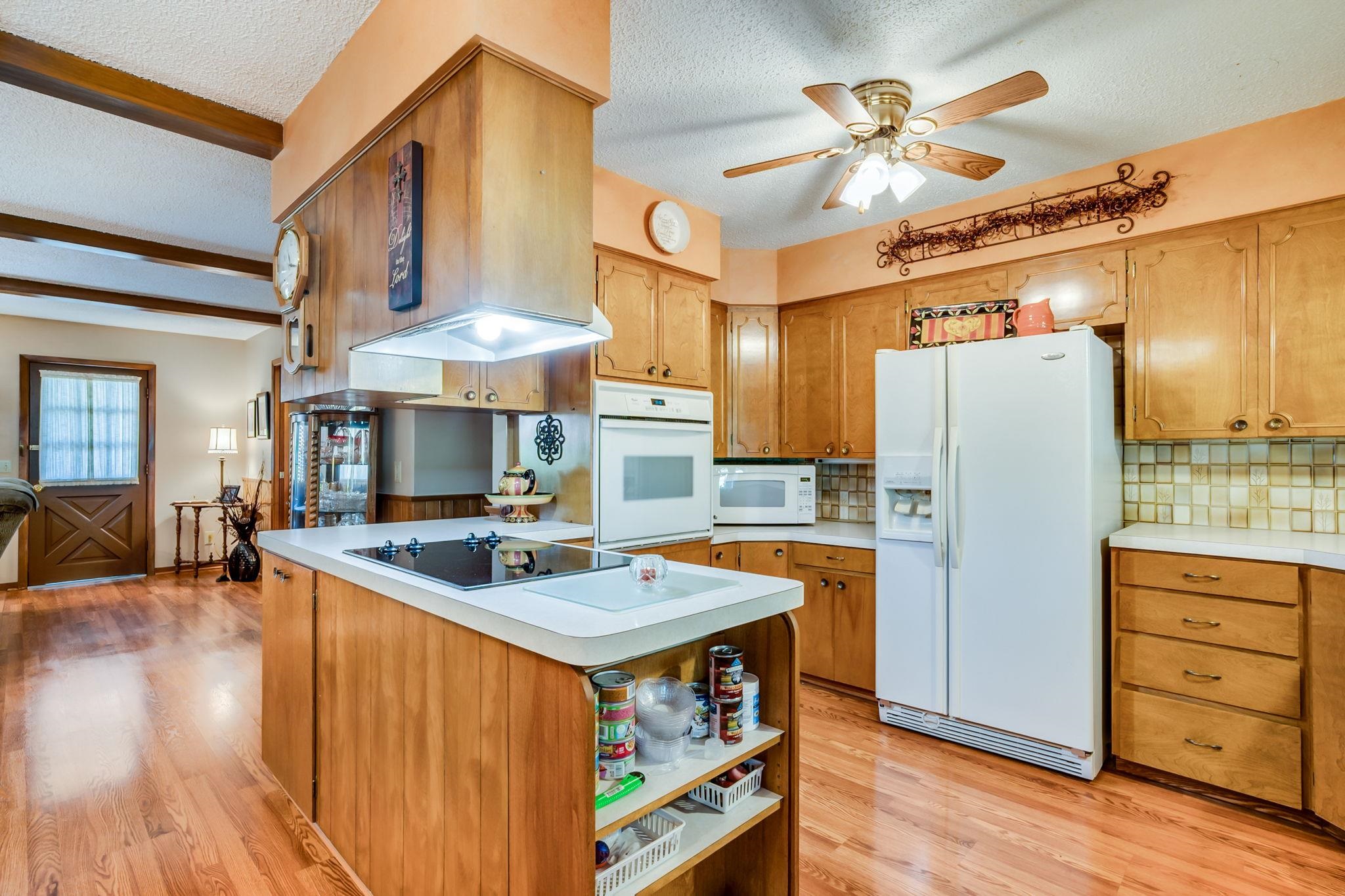 5602 Highland Dr Property Photo 9