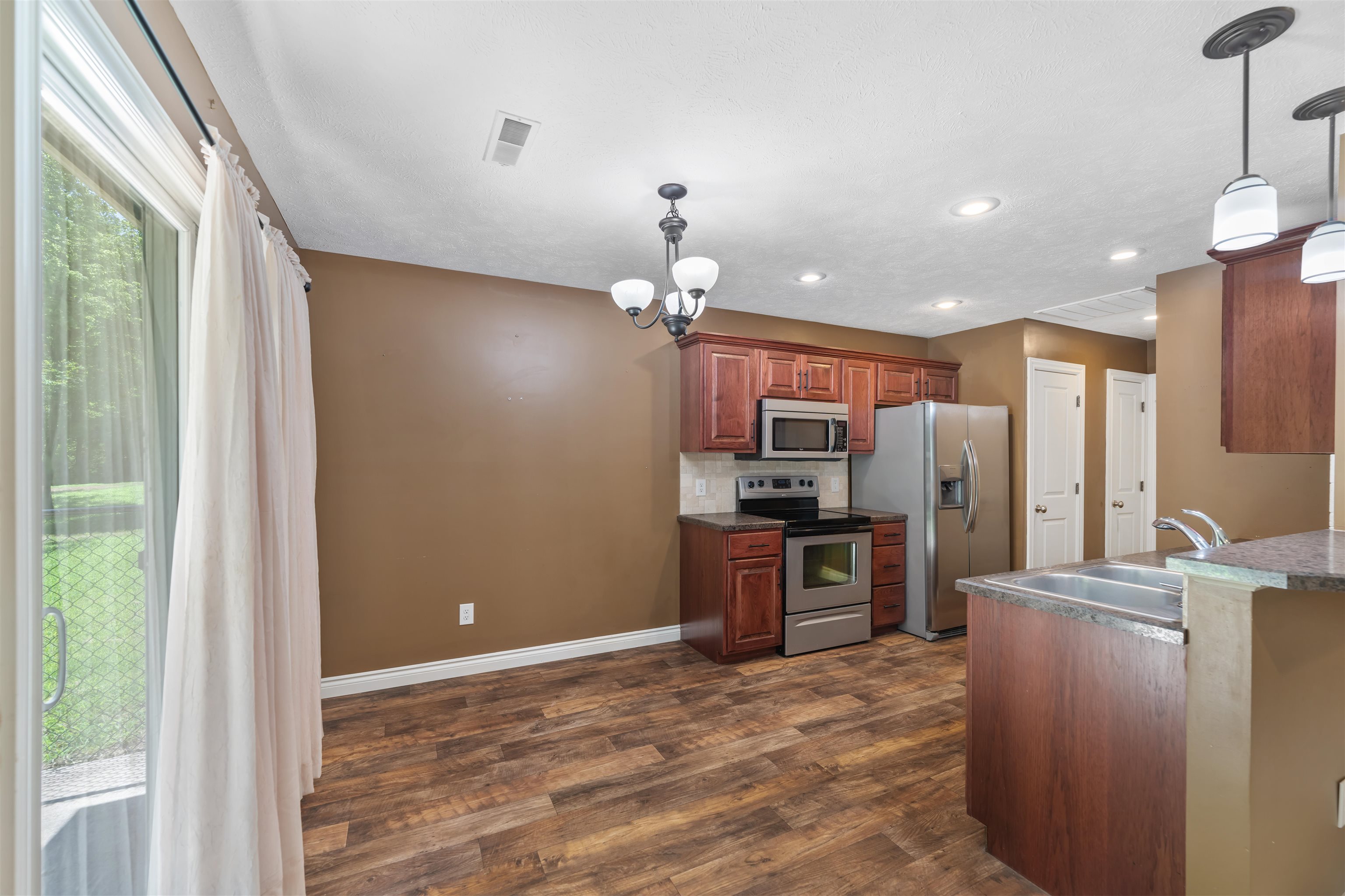 3037 Stone Creek Ct Property Photo 5