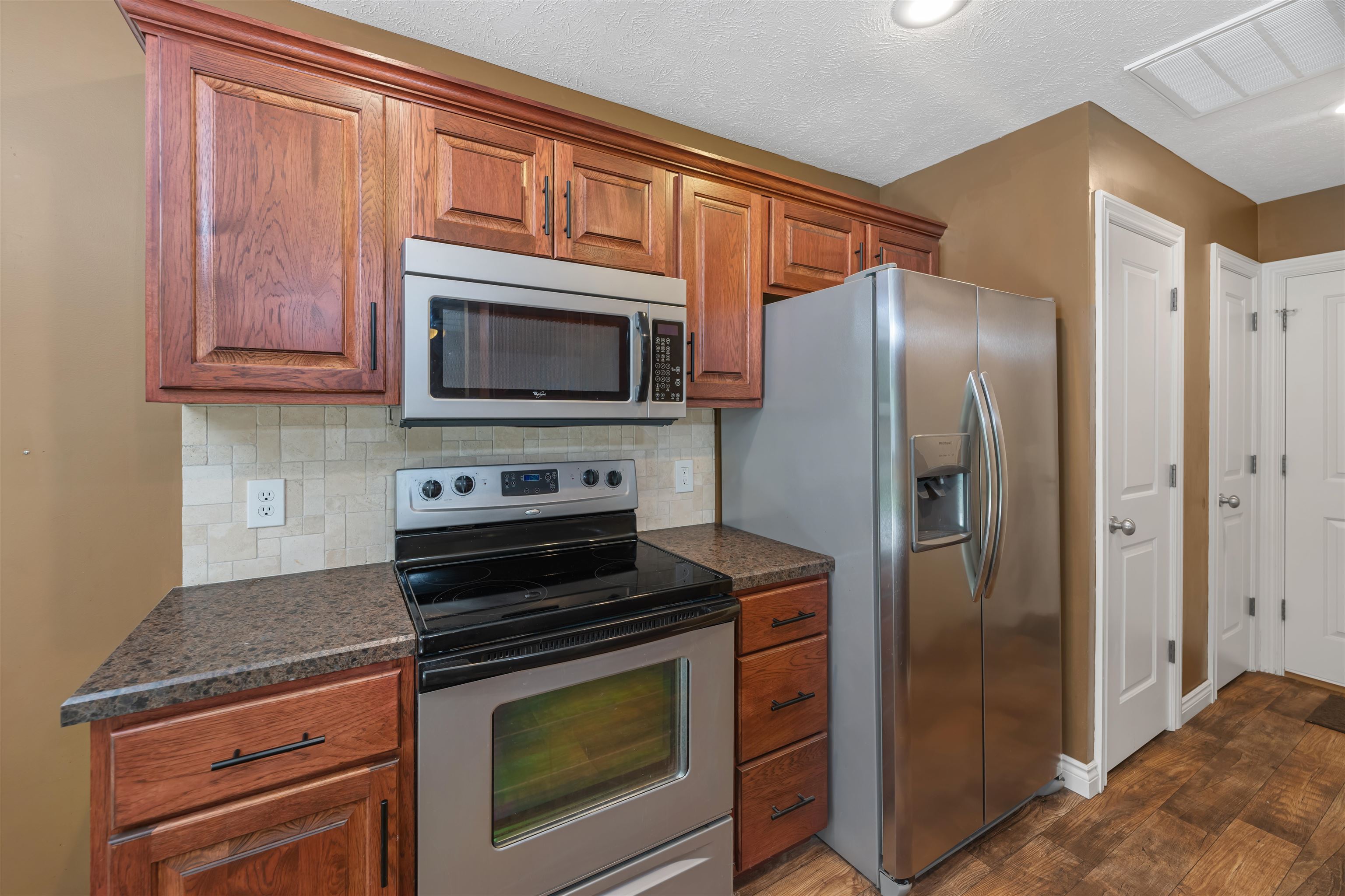 3037 Stone Creek Ct Property Photo 9