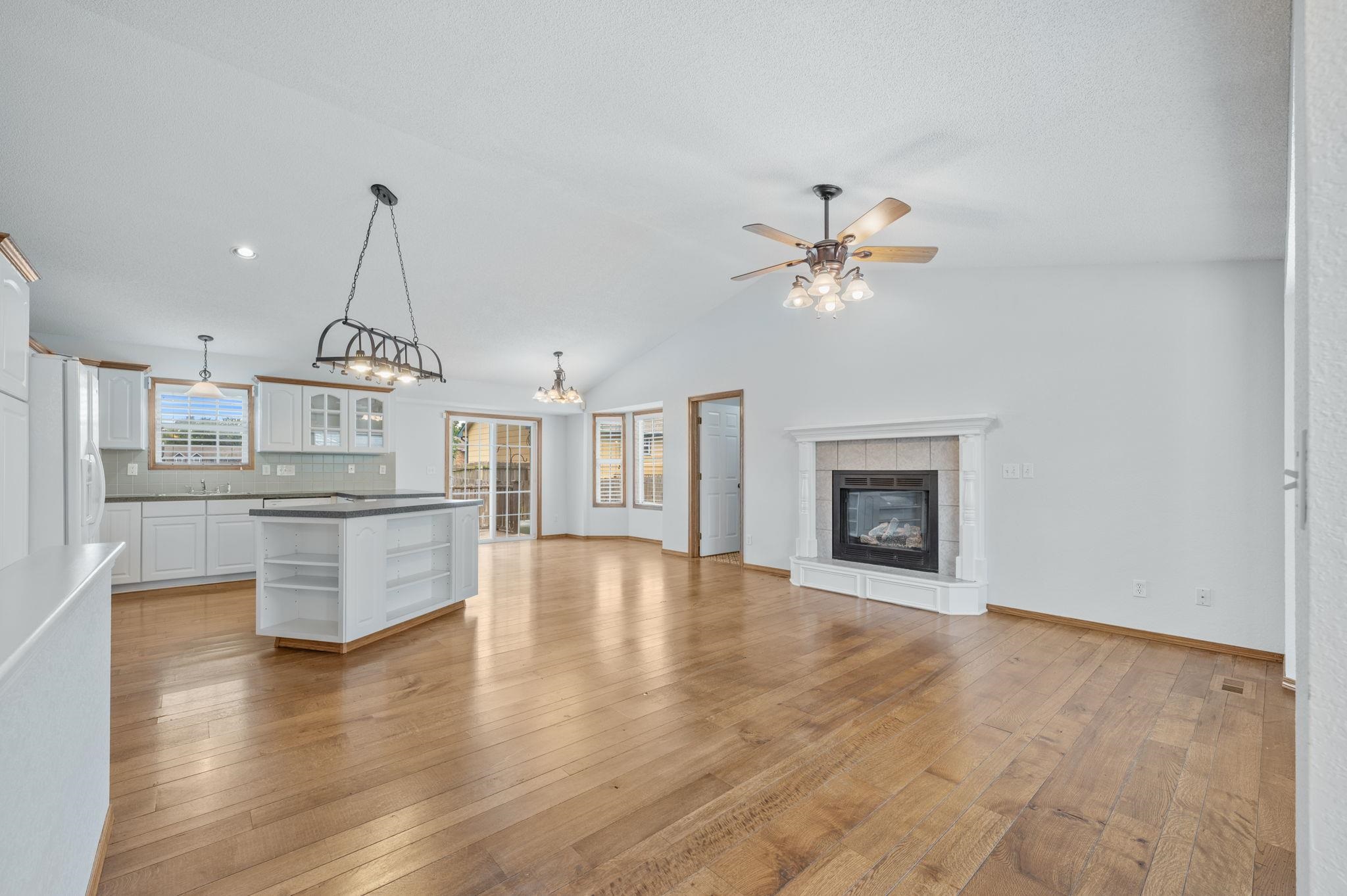 10913 E Longlake St Property Photo 3