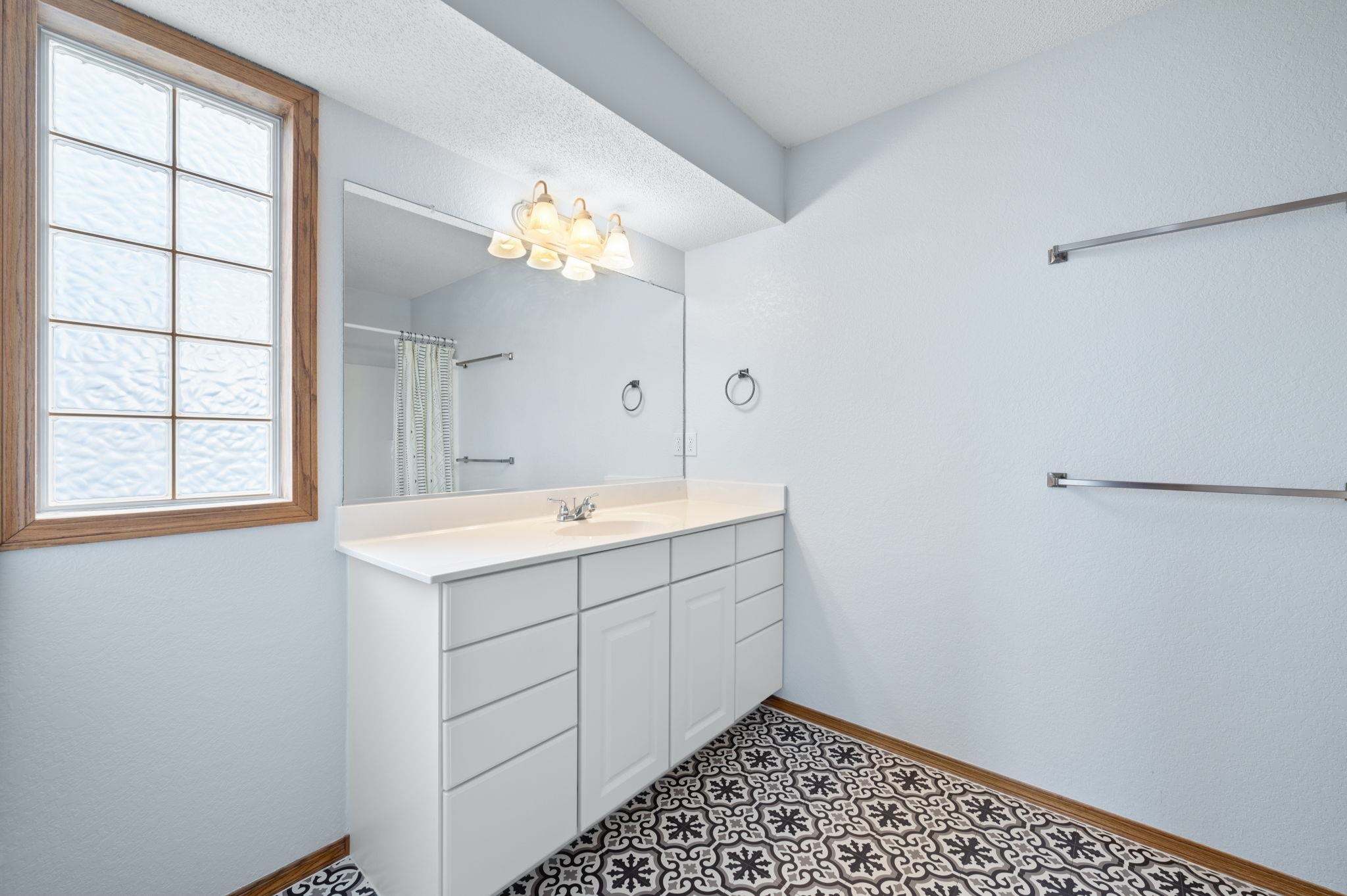 10913 E Longlake St Property Photo 13
