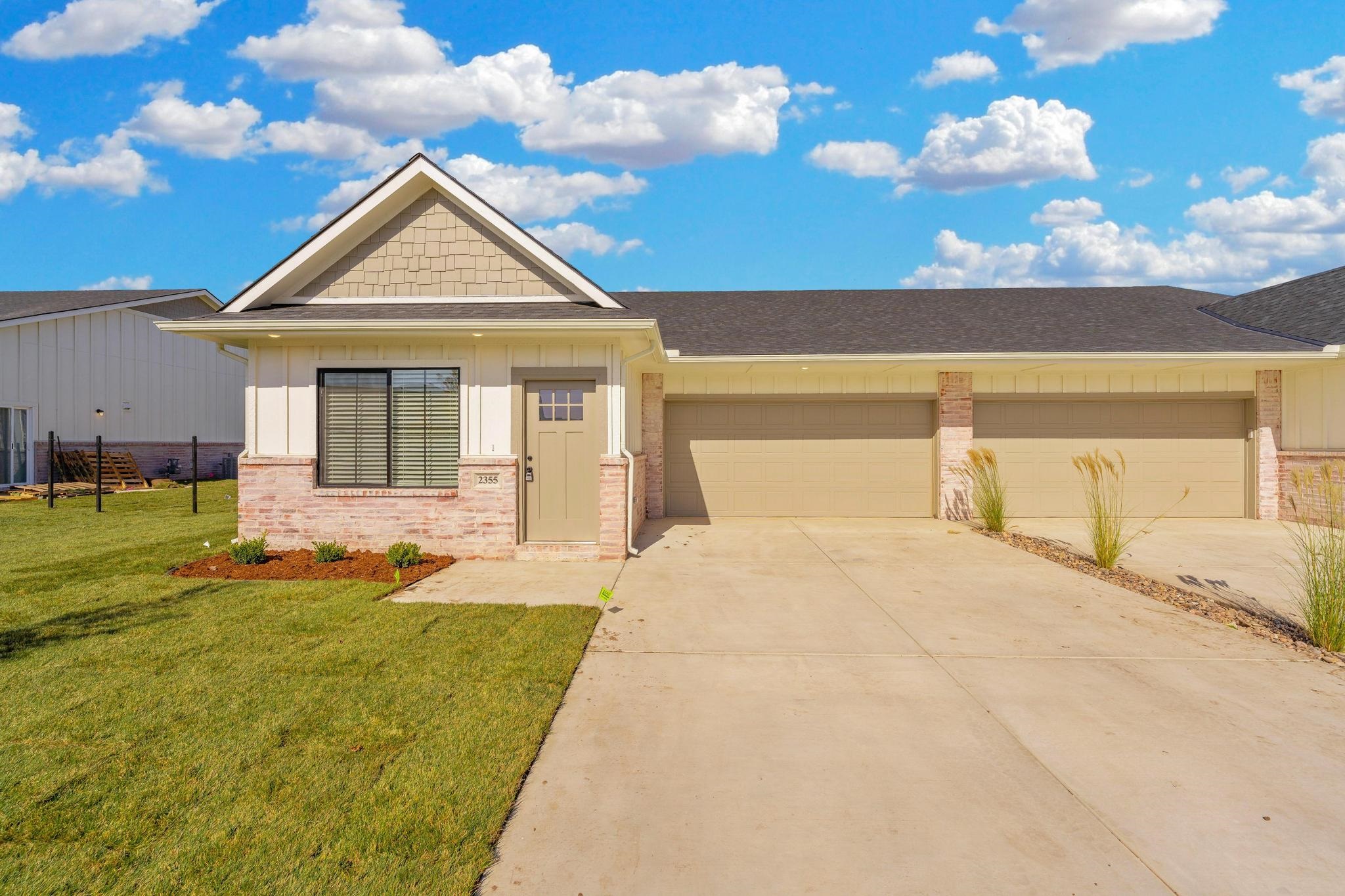2424 S Pronghorn St Property Photo 3