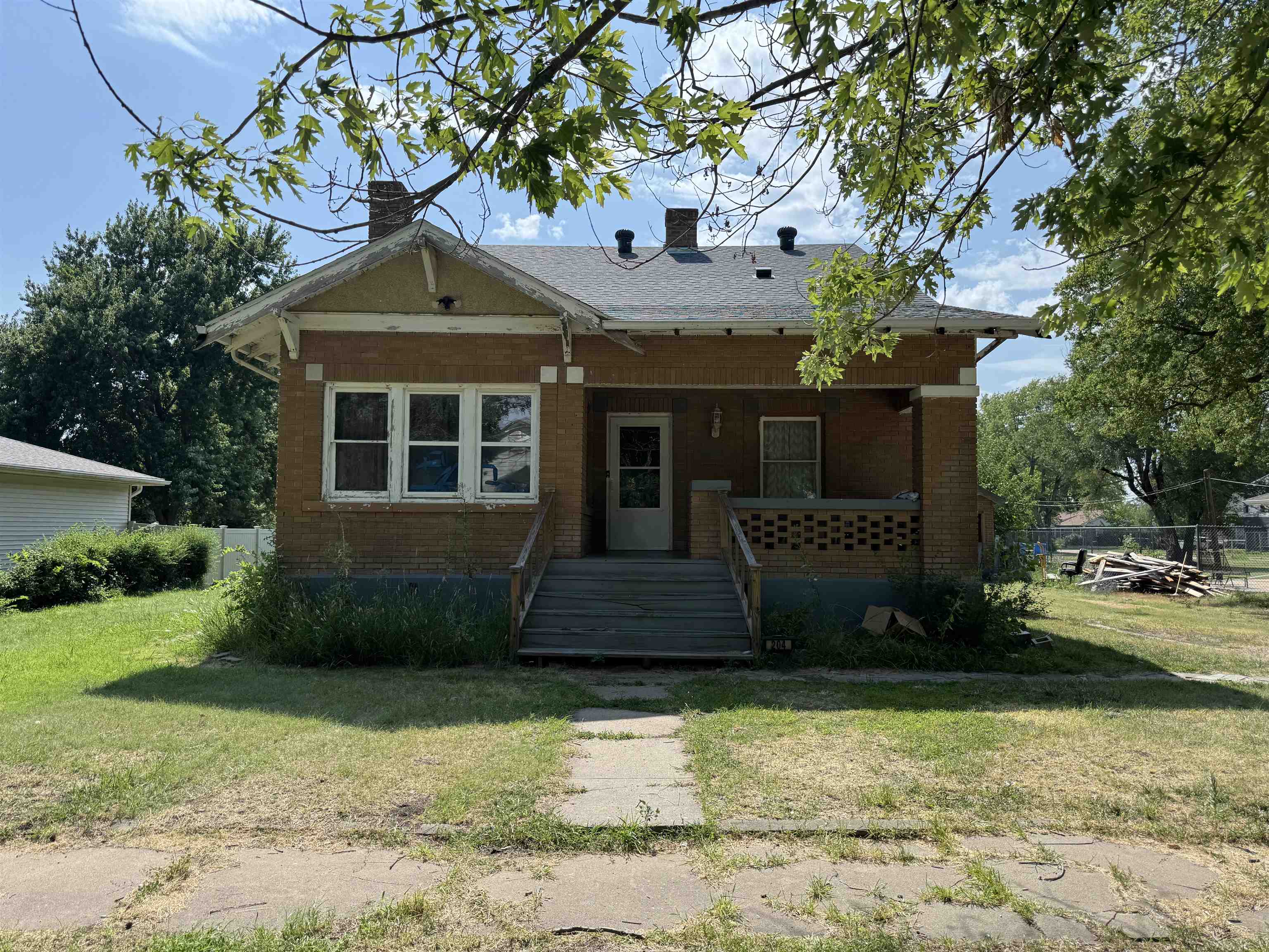 204 S Barbeck Property Photo 1