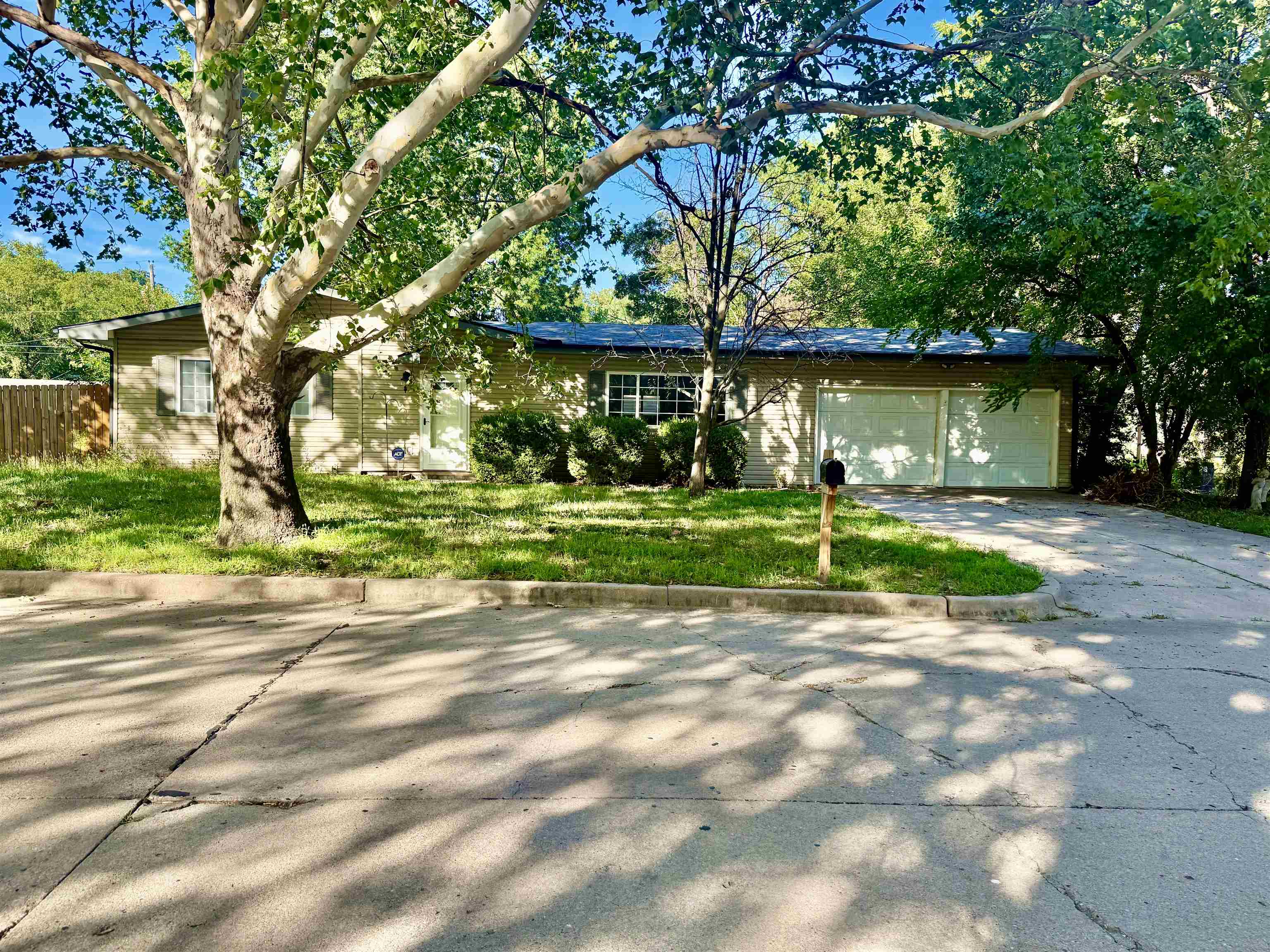 244 S Lochinvar St Property Photo 1