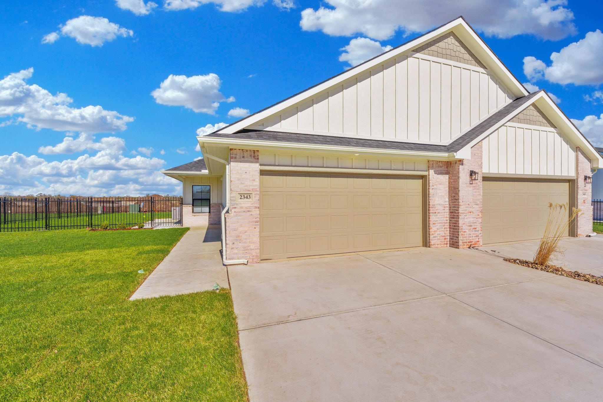 2436 S Pronghorn St Property Photo 2