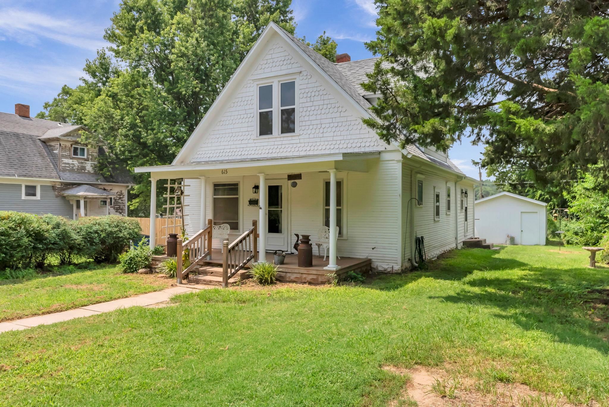615 N Cedar St Property Photo 1