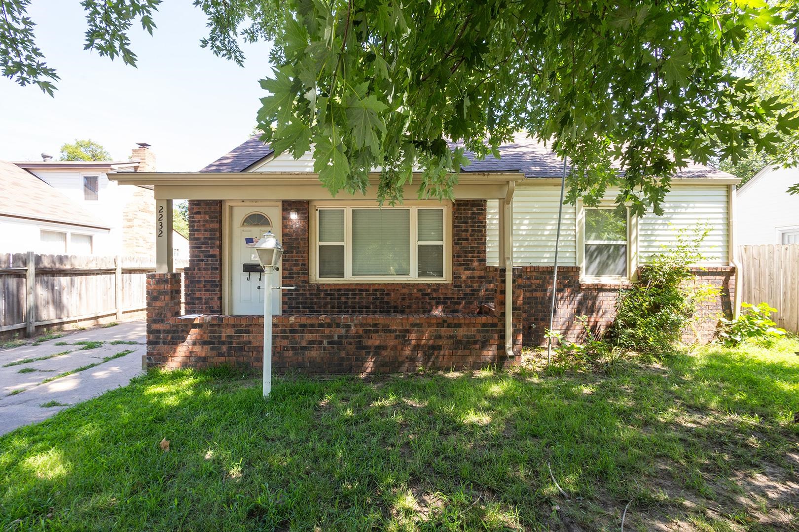 2232 W Caroline Property Photo 1