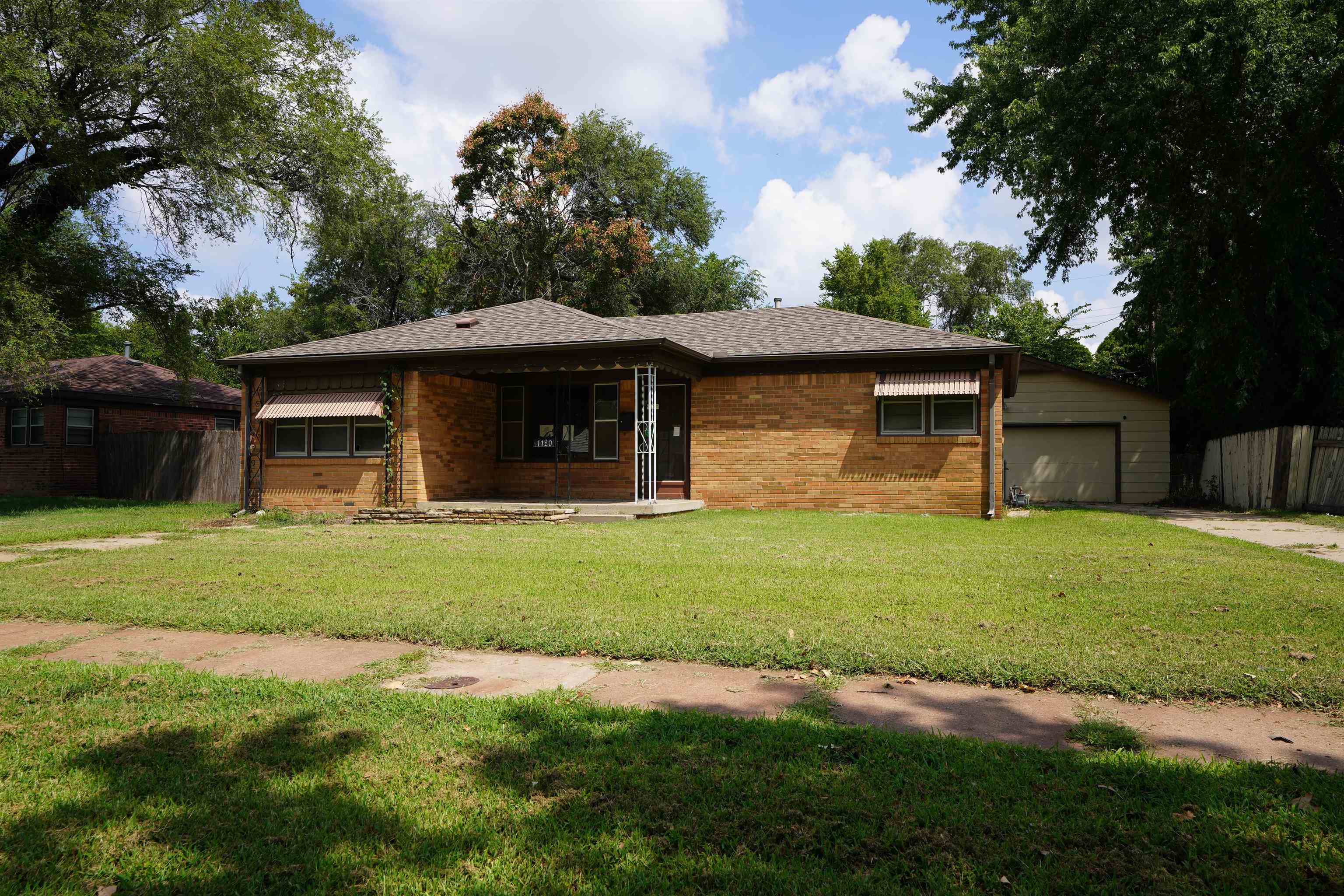 1120 E Donnell Property Photo 1