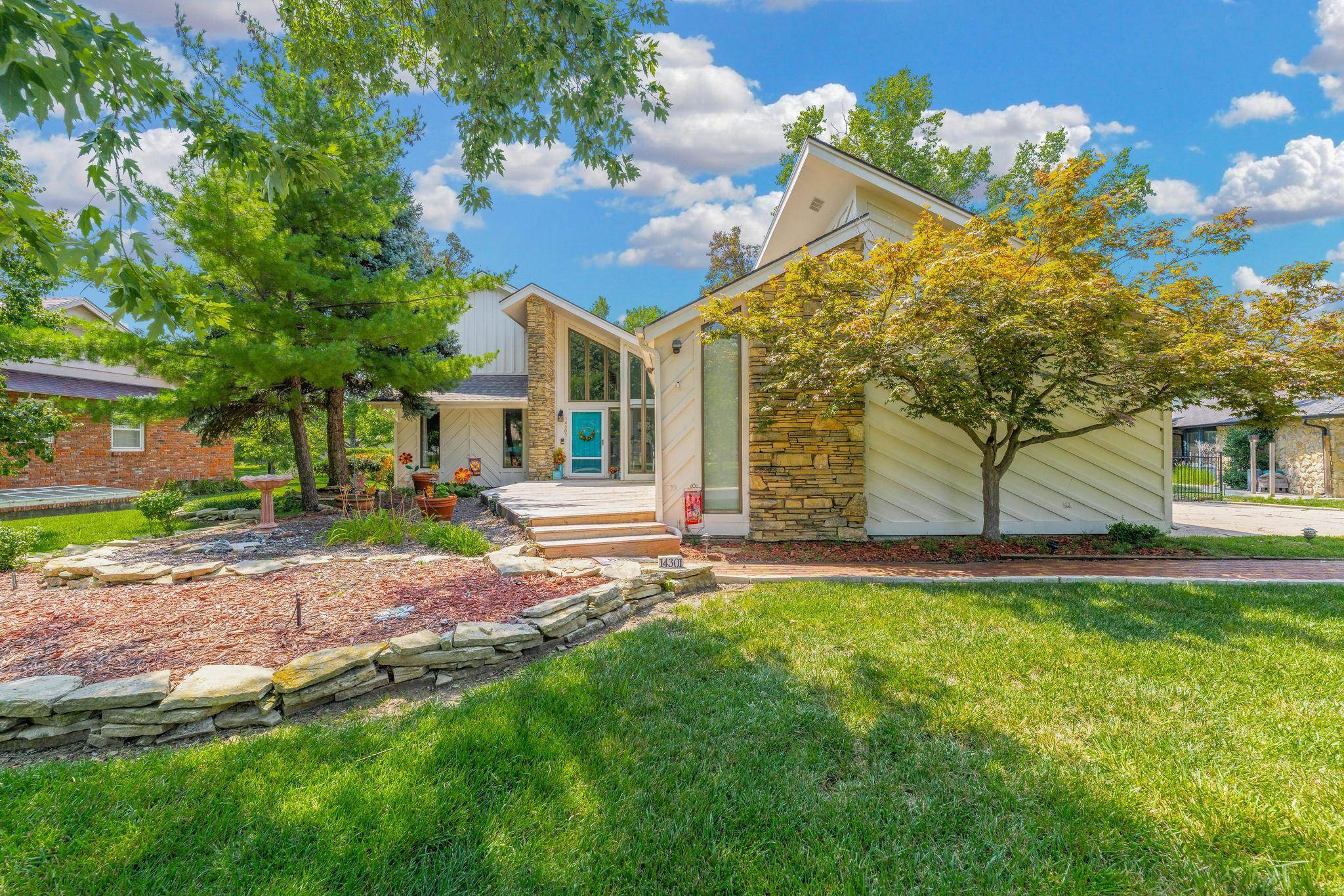 14301 E BROOKLINE CT Property Photo 1