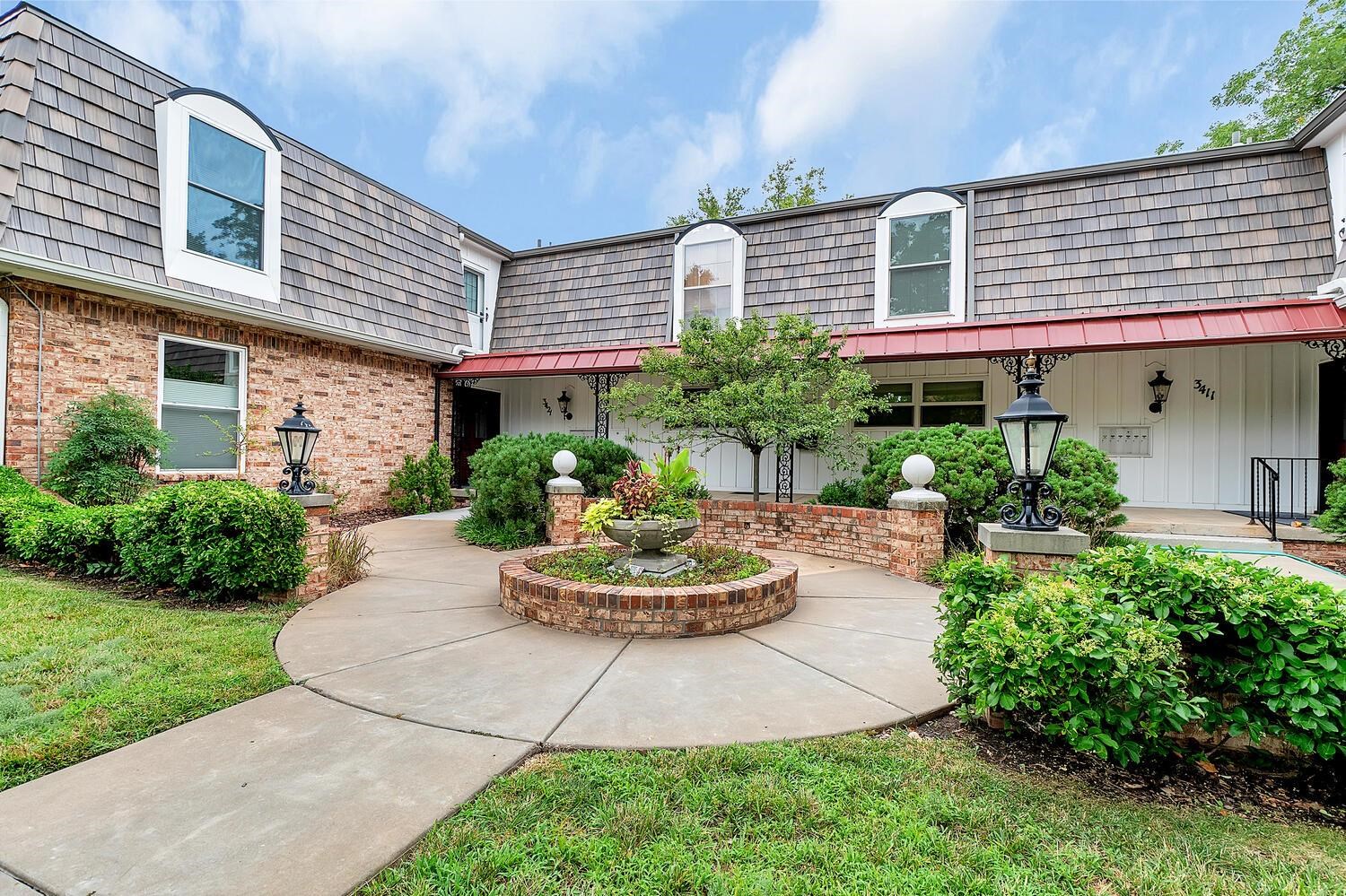 3421 Oakland St Apt 205a Property Photo