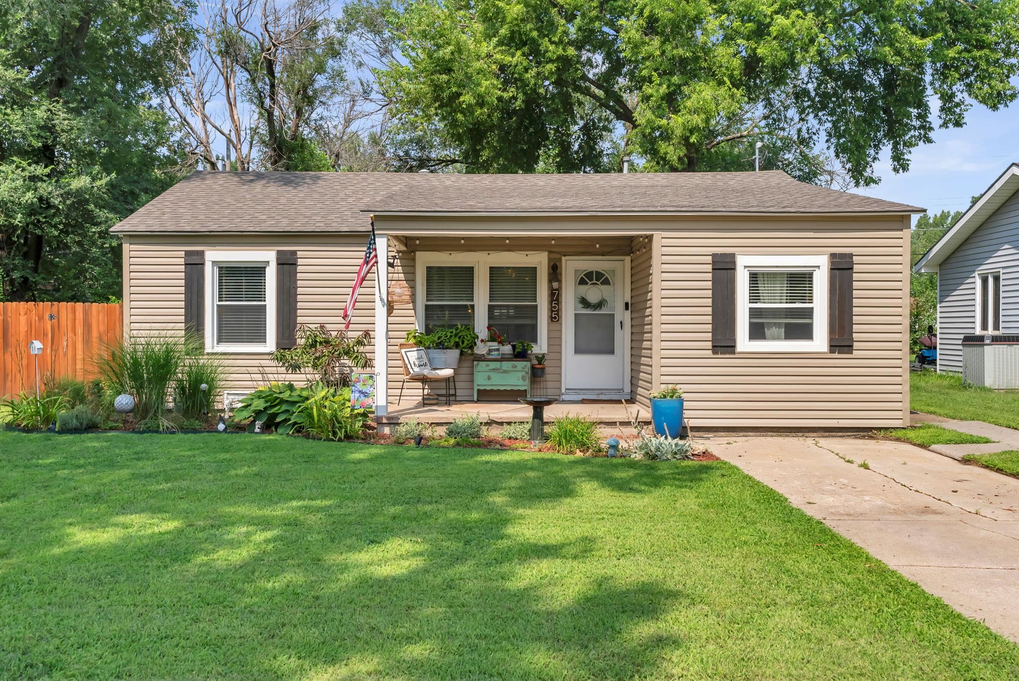755 Charron Dr. Property Photo 1
