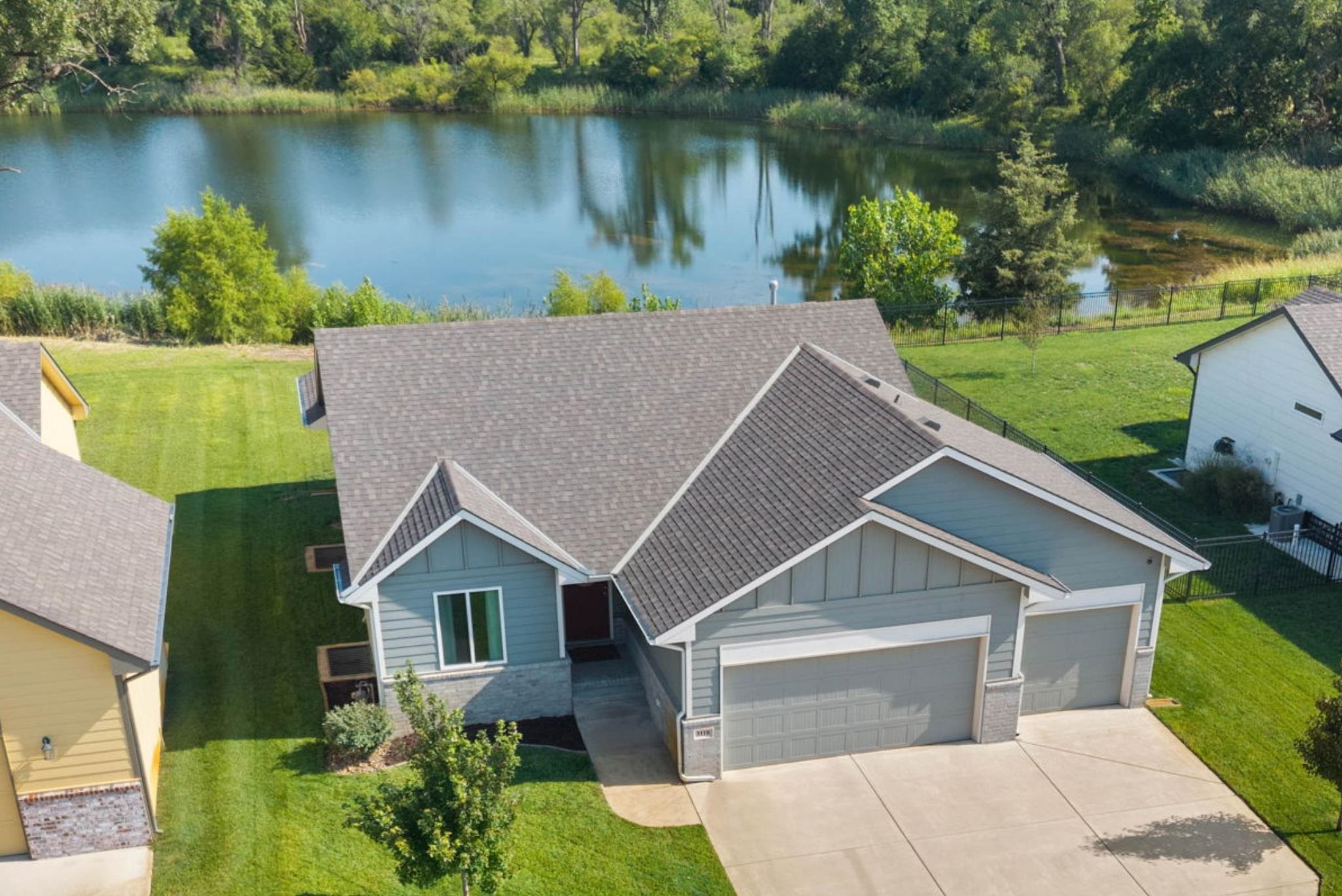 3118 E Shoffner Property Photo 1