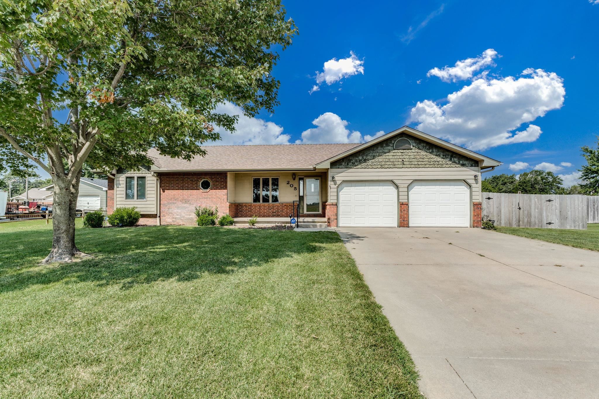 205 Parkview Dr Property Photo
