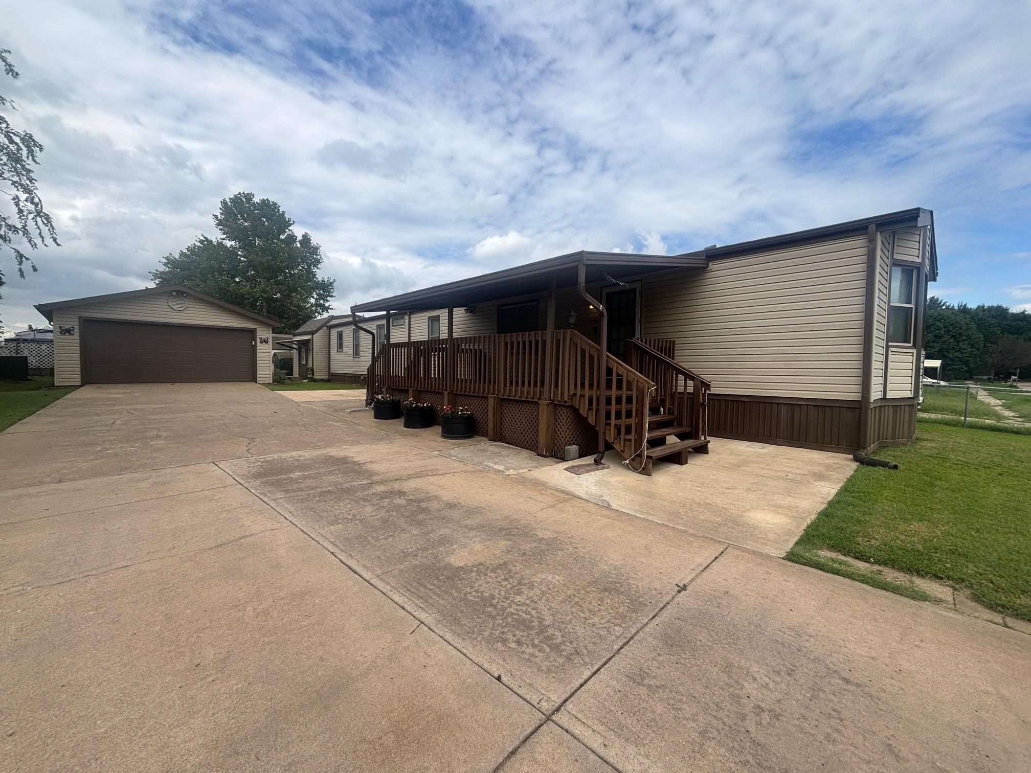 1404 E Idlewild Dr Property Photo 1