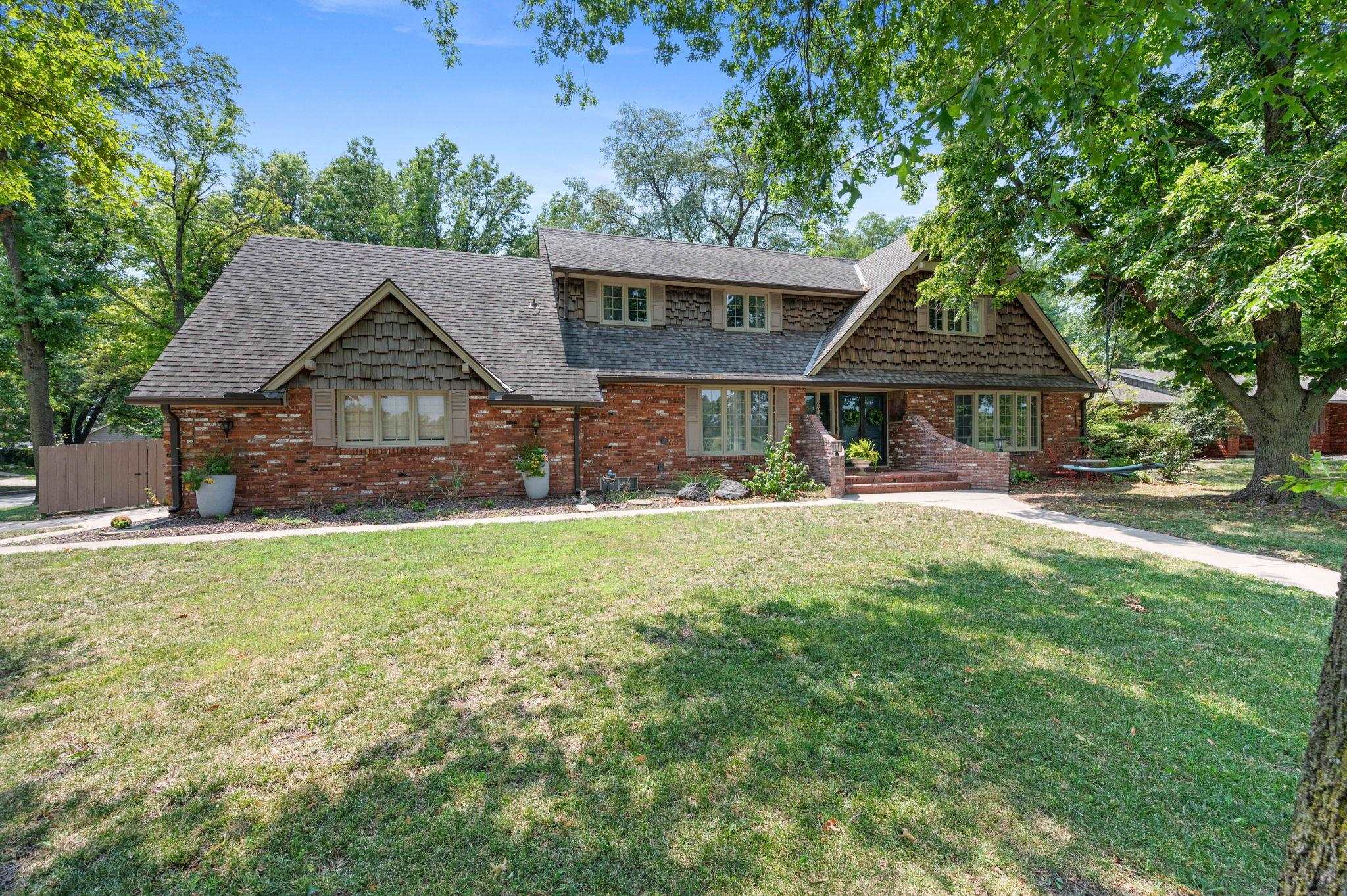 665 N Broadmoor Ave Property Photo 1