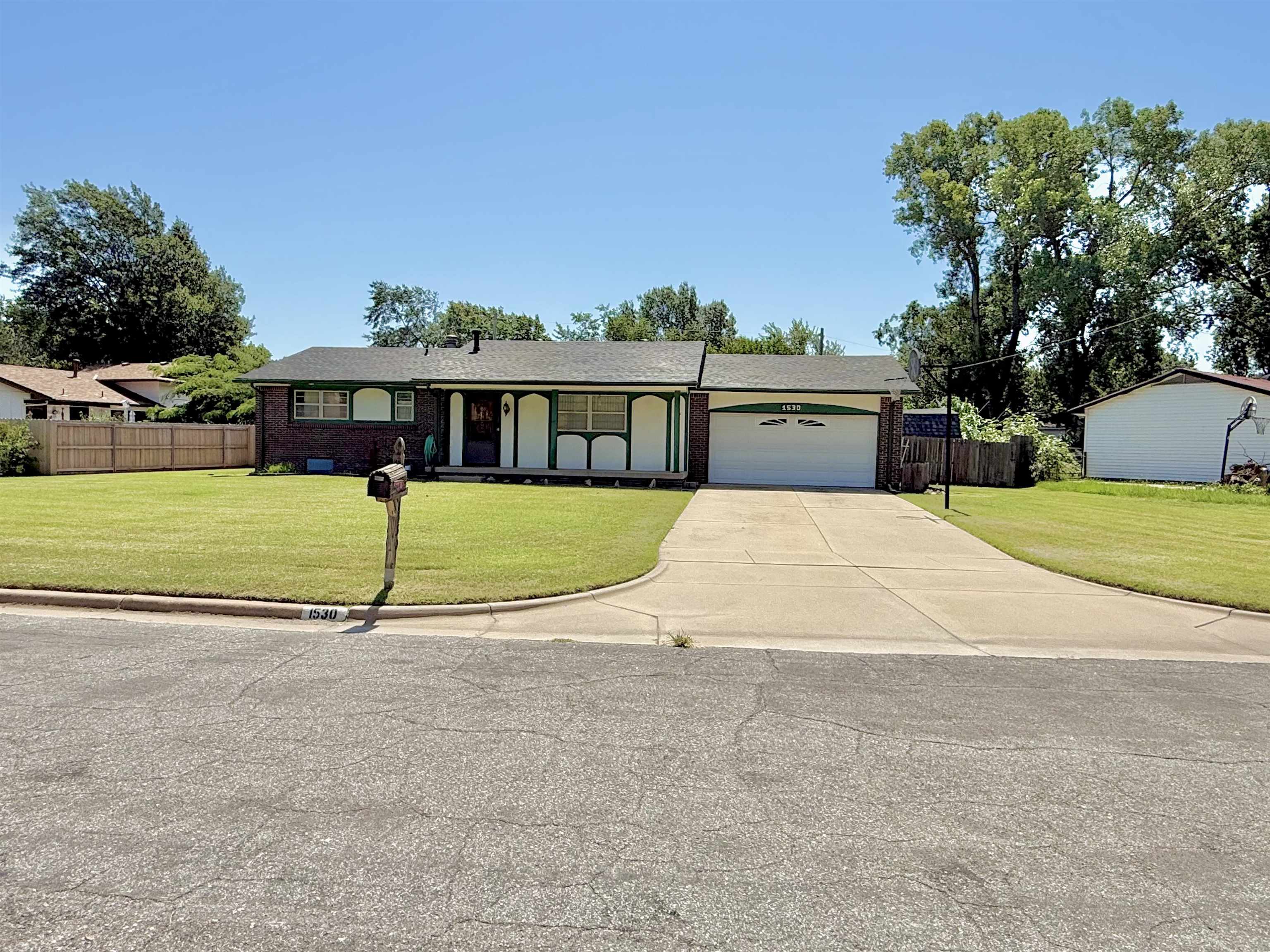 1530 N Timothy Ln Property Photo 1