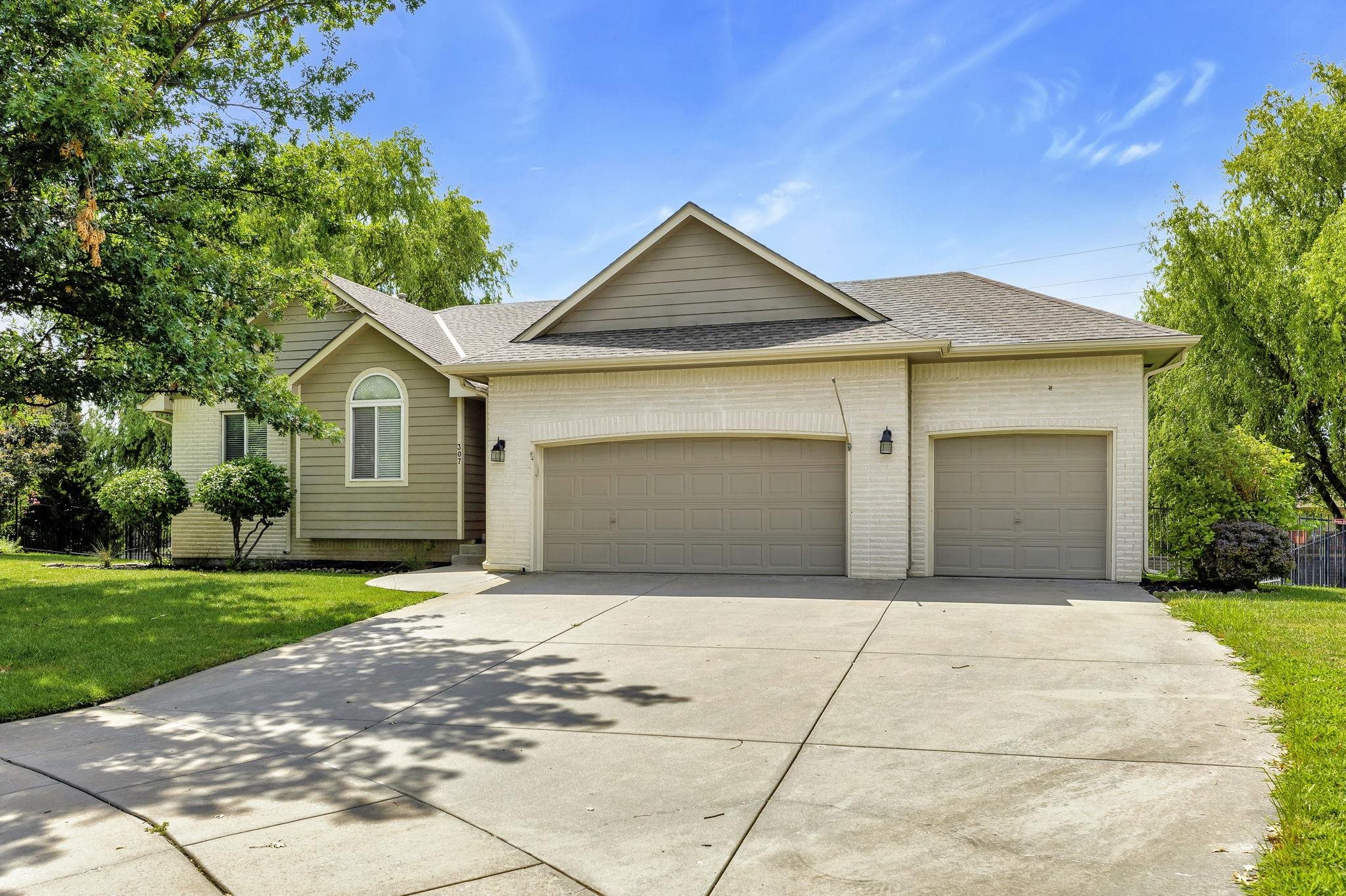 307 Cypress Ct Property Photo 1