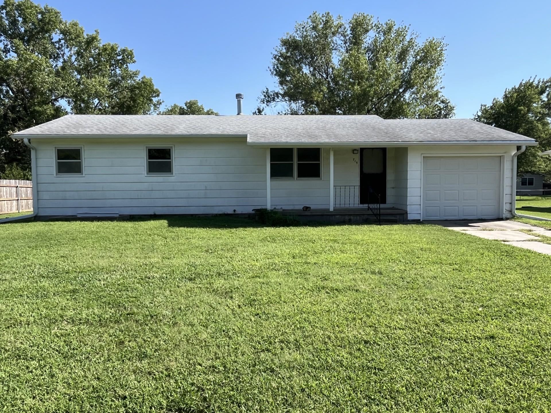 715 Cottonwood Ln Property Photo 1