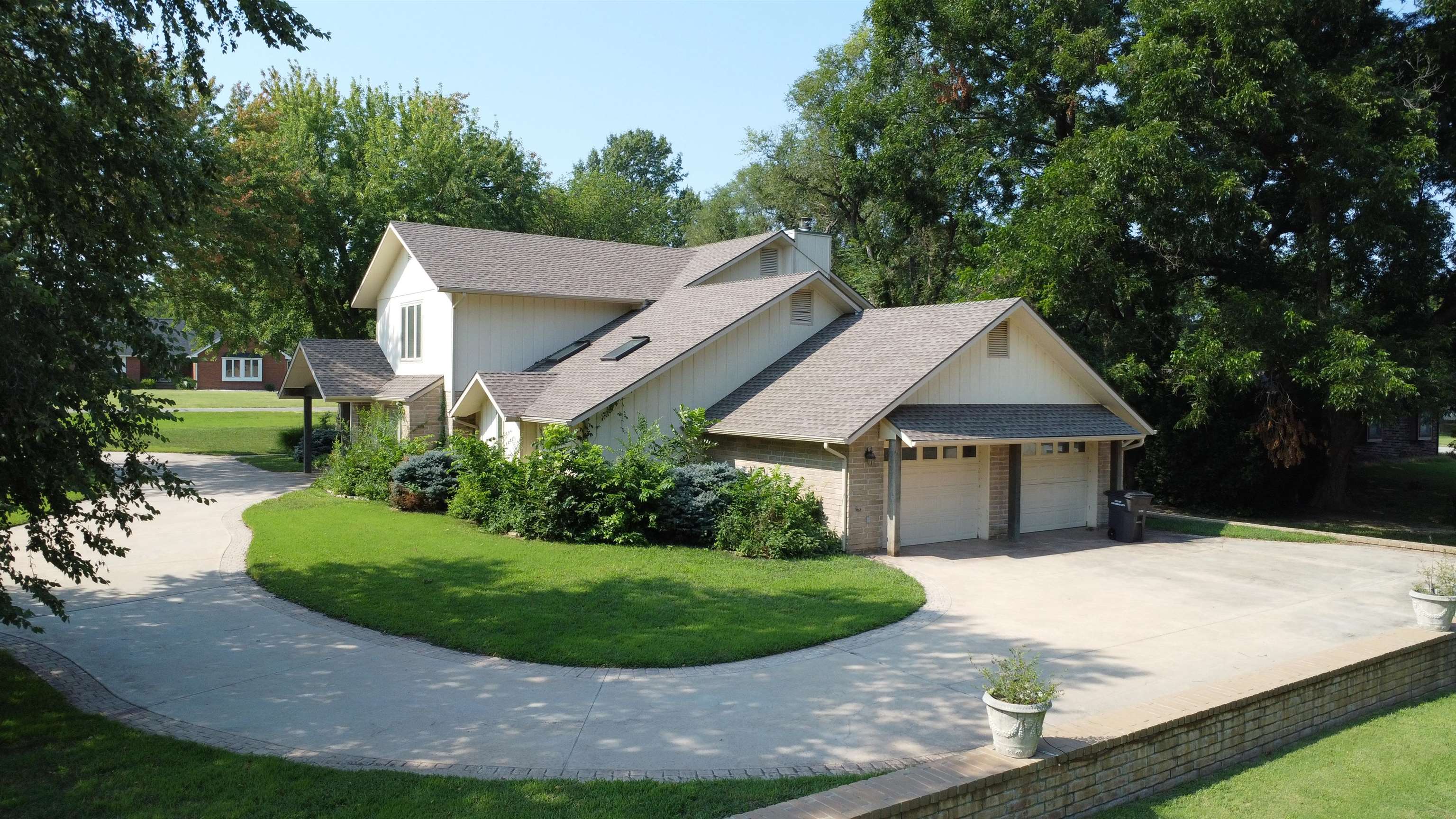 2305 N Squirrel Run Property Photo 2