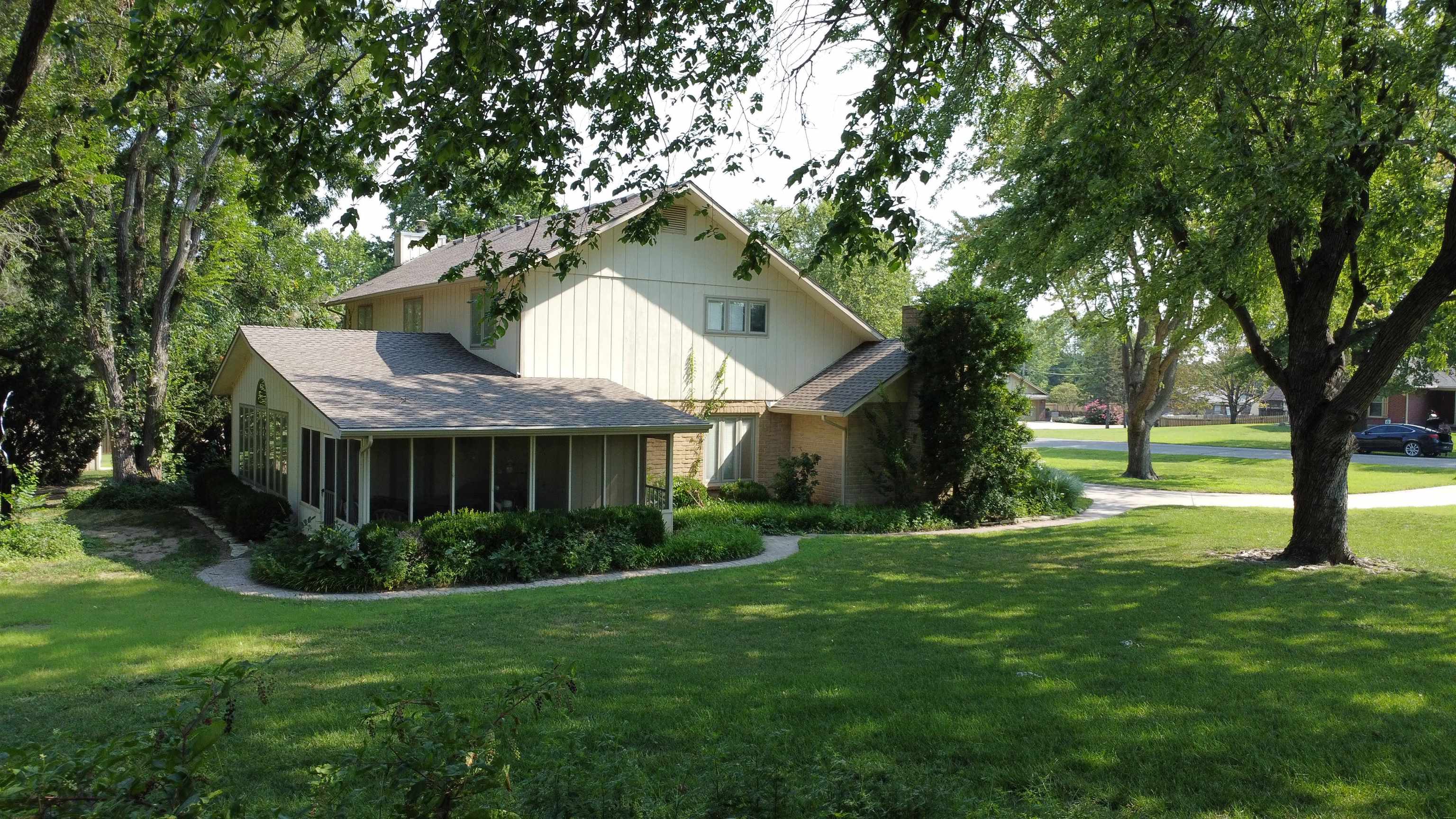 2305 N Squirrel Run Property Photo 6