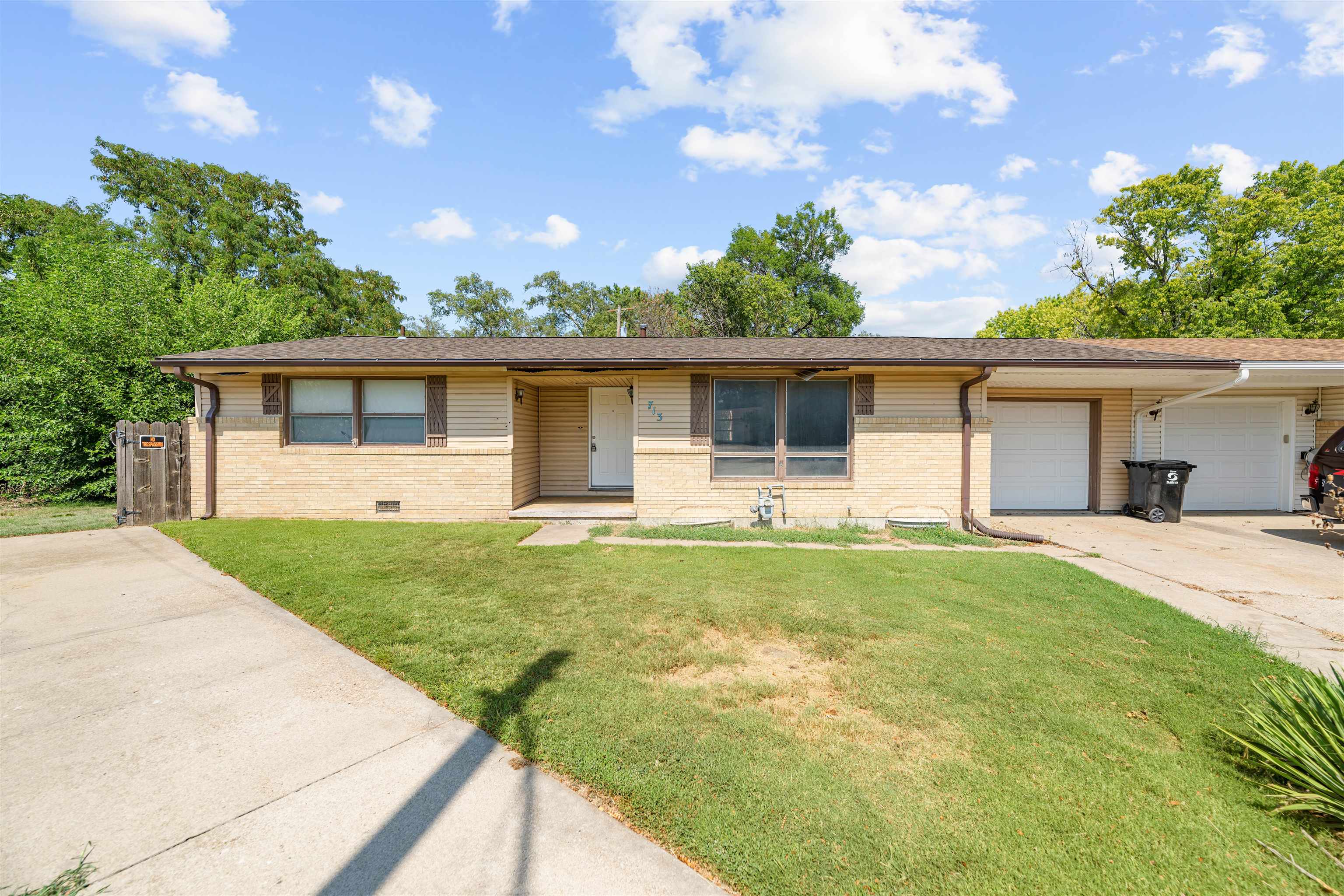 713 Carriage Ct Property Photo