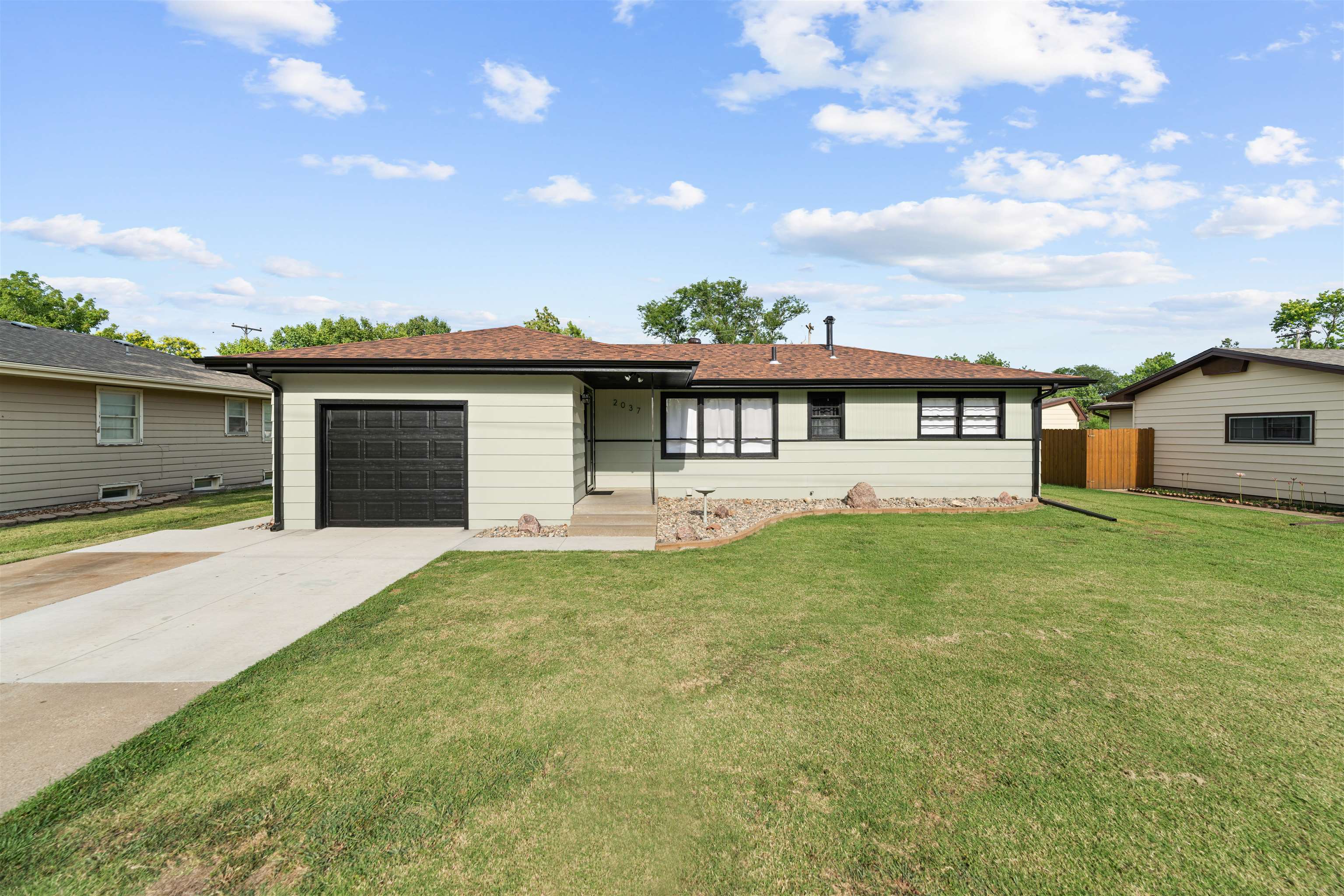 2037 Roach St Property Photo 1