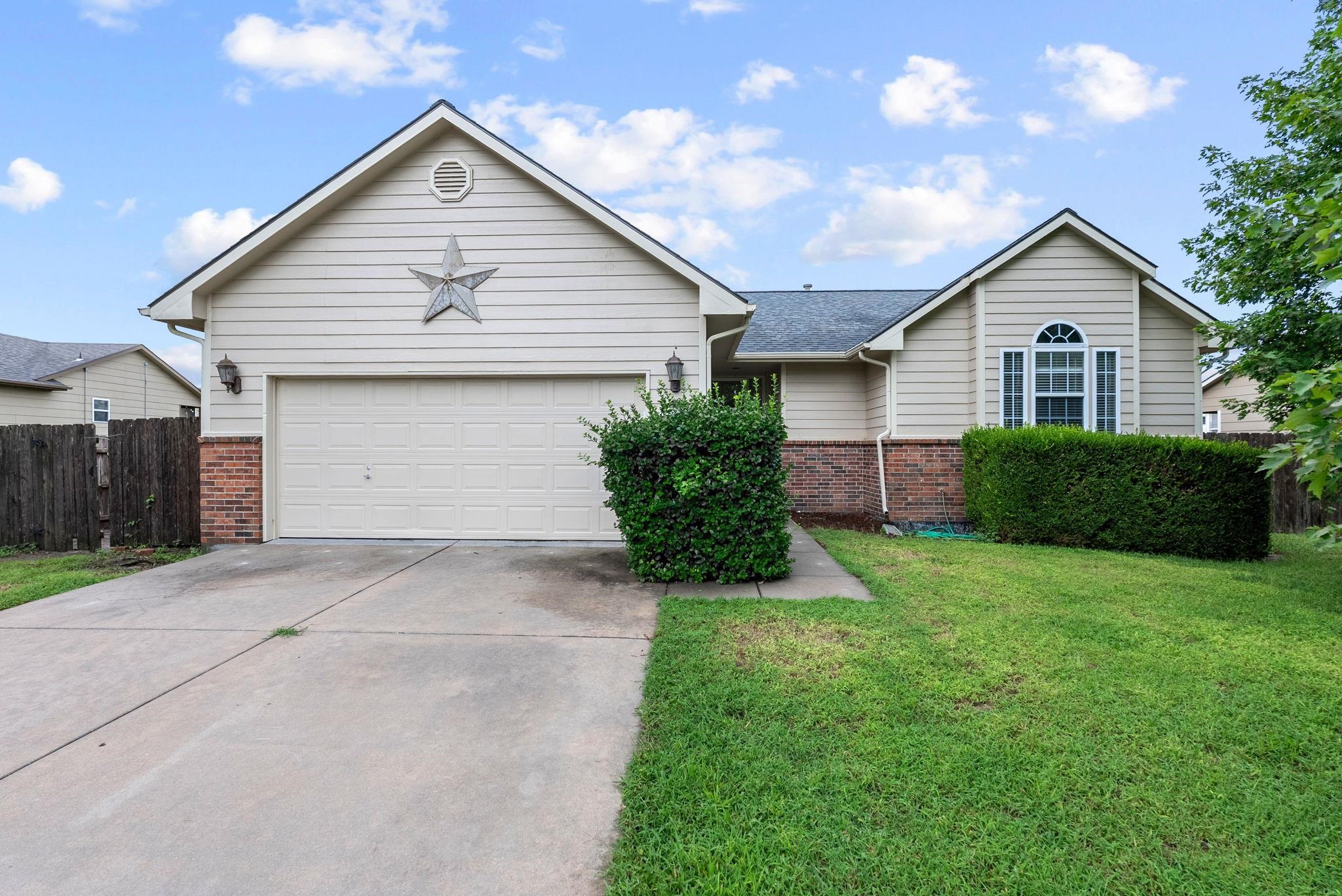 345 S Pitchers Court Property Photo 1