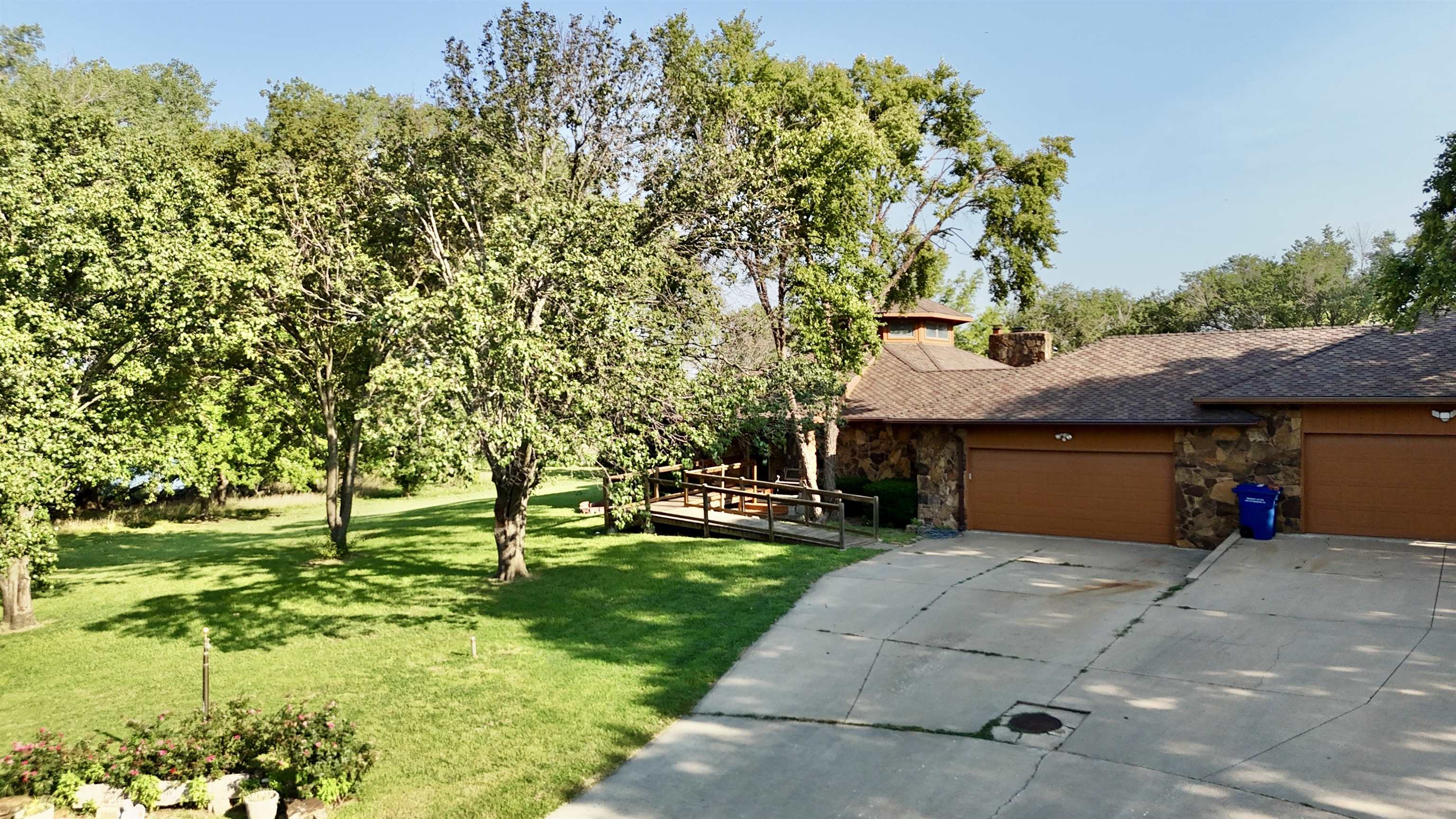 3 Debra Property Photo 1