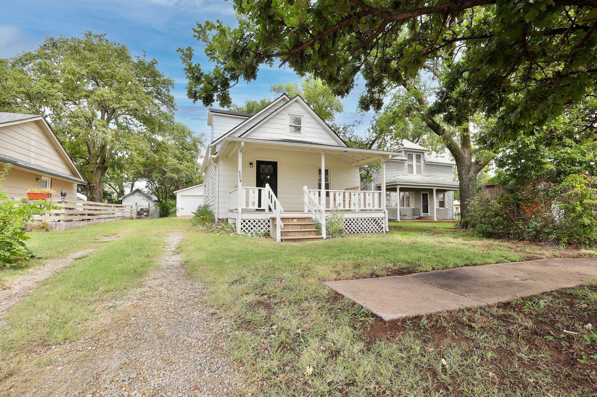 1115 W Lincoln Ave Property Photo 1