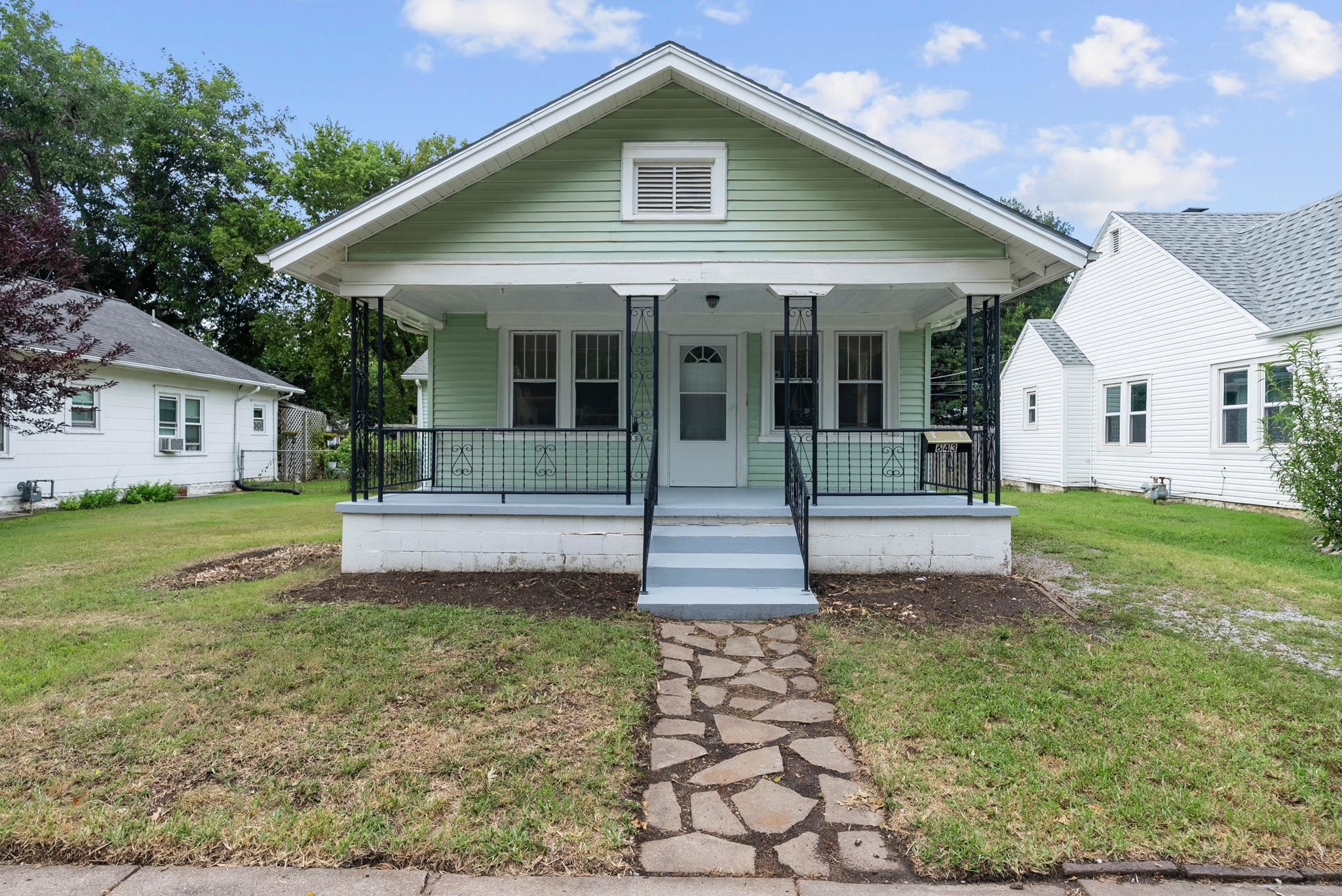 643 S Volutsia Property Photo 1
