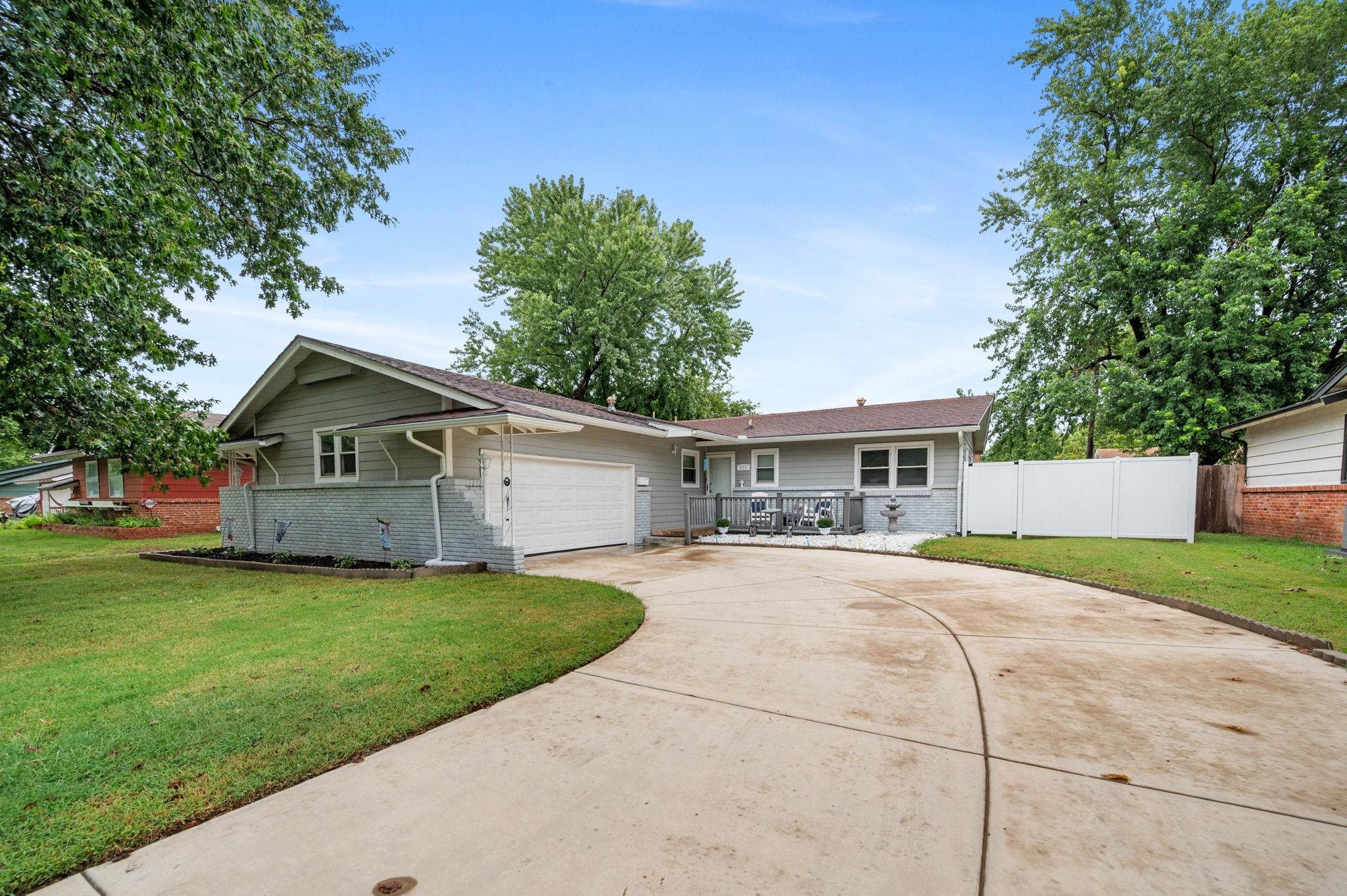 950 N Westlink Property Photo 1