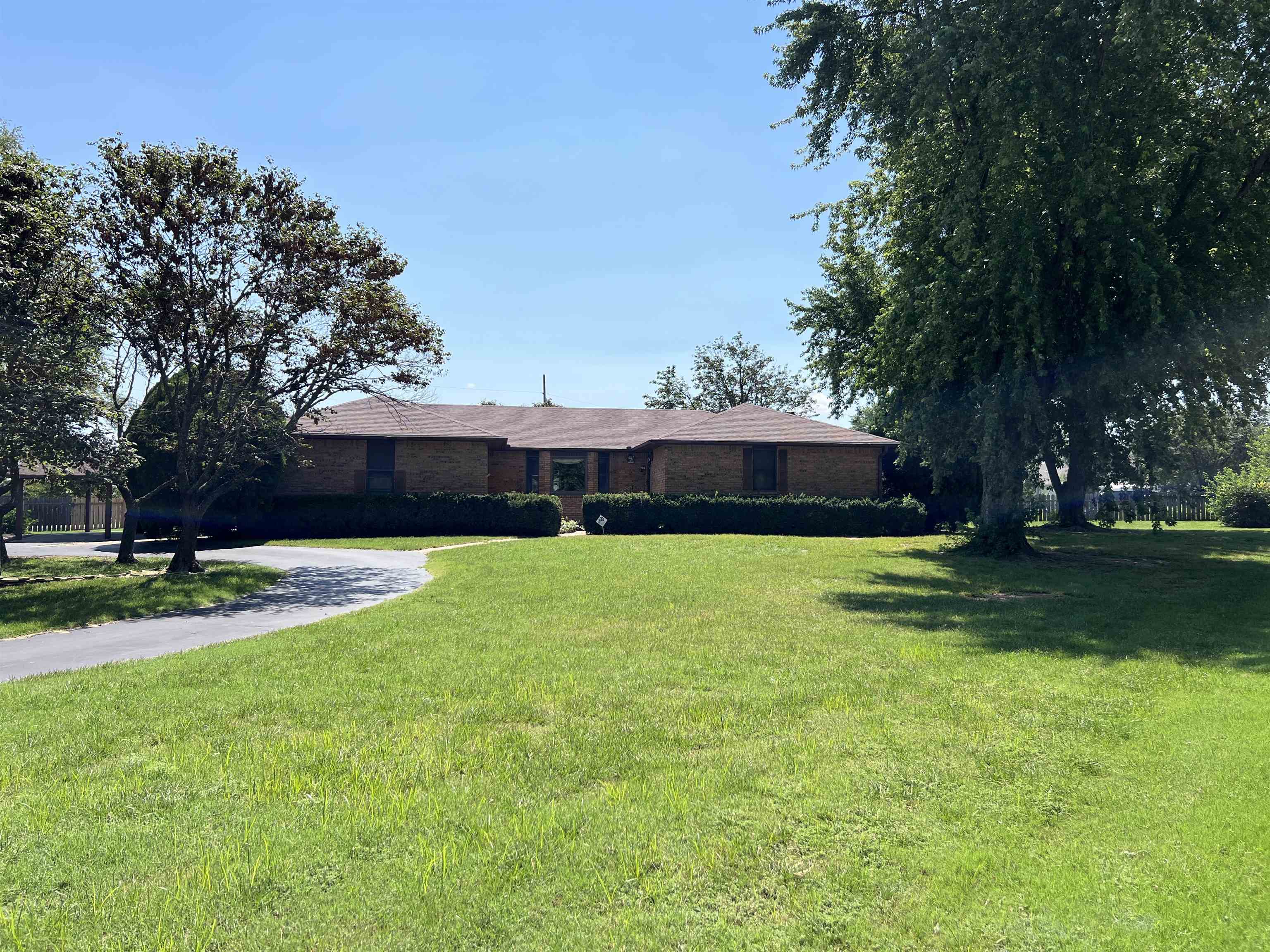 1605 Estates Drive Property Photo 1