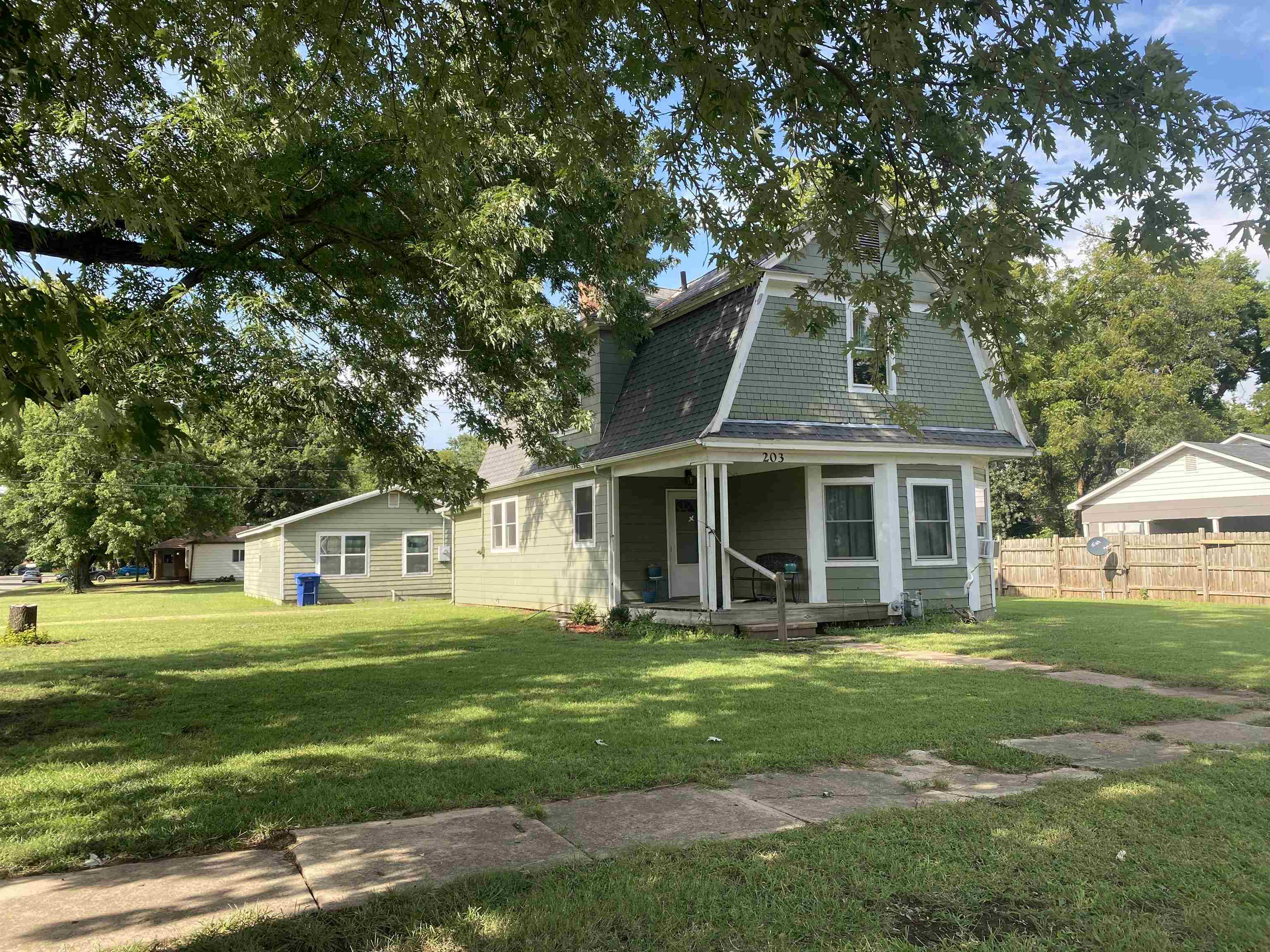 203 E Olive Property Photo 1