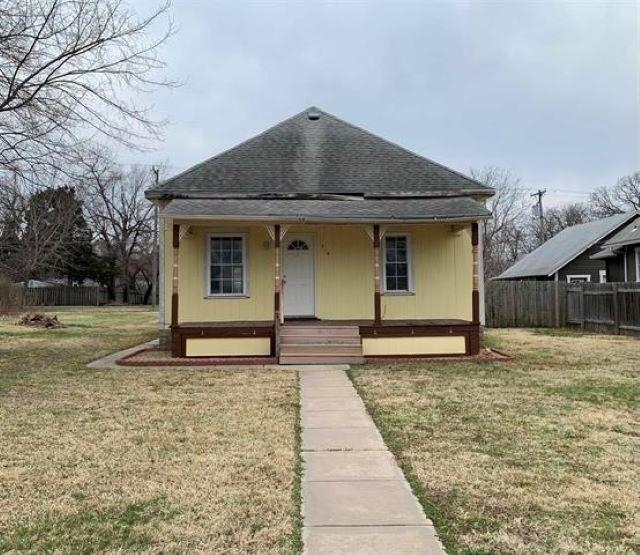 319 E 10th Property Photo 1