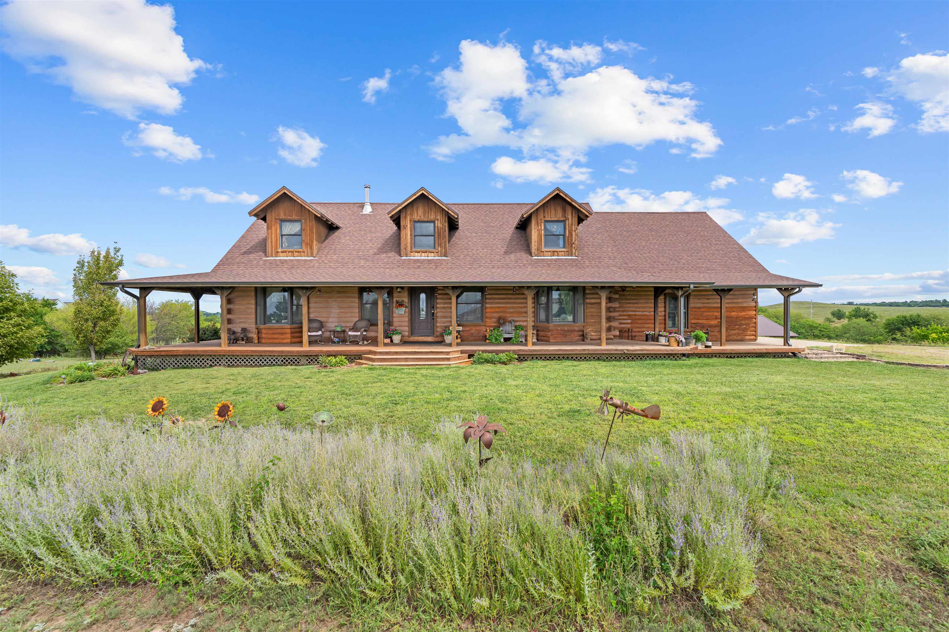 5560 N Streckfus Trl Property Photo 1