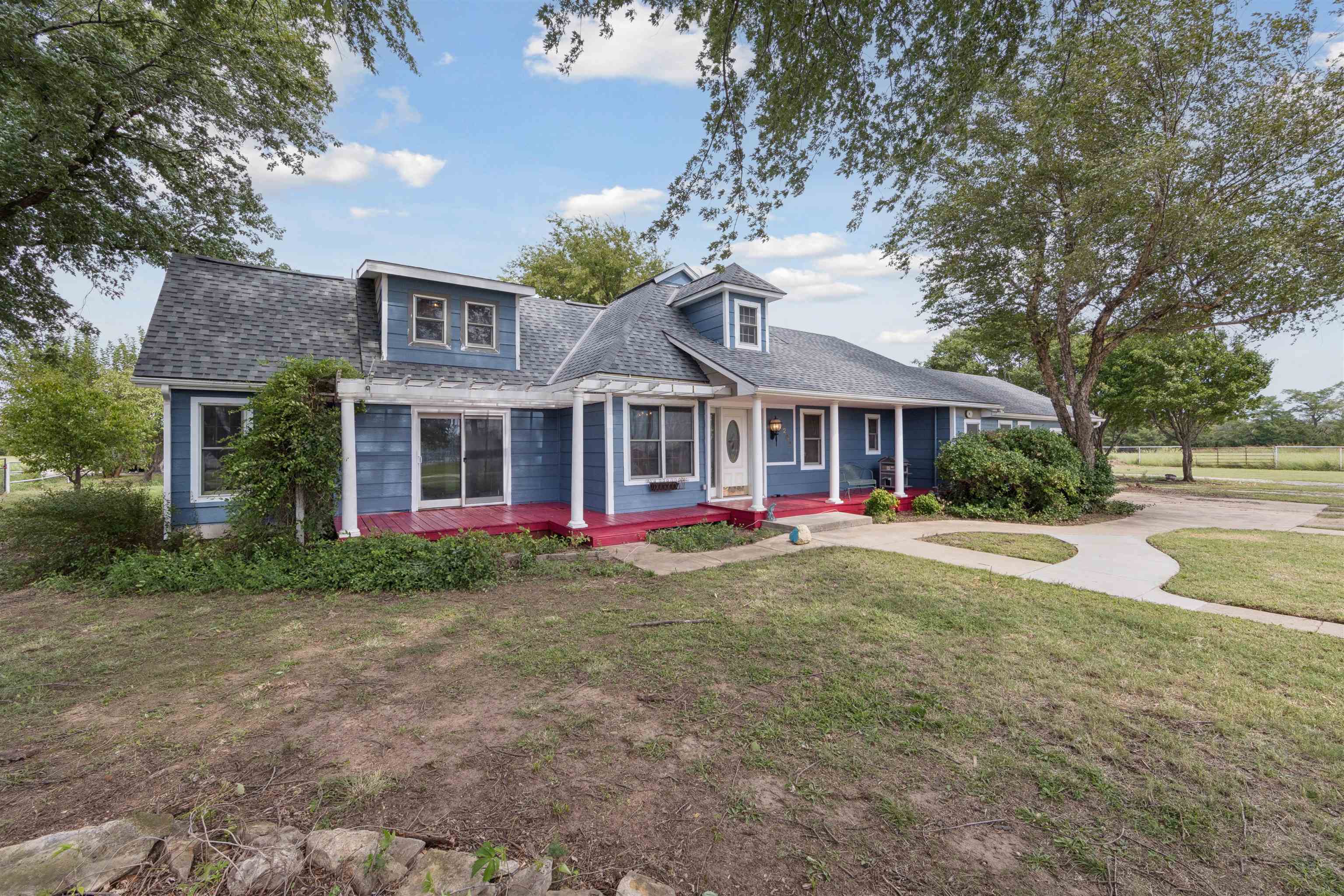 1202 W 8th St Property Photo 1