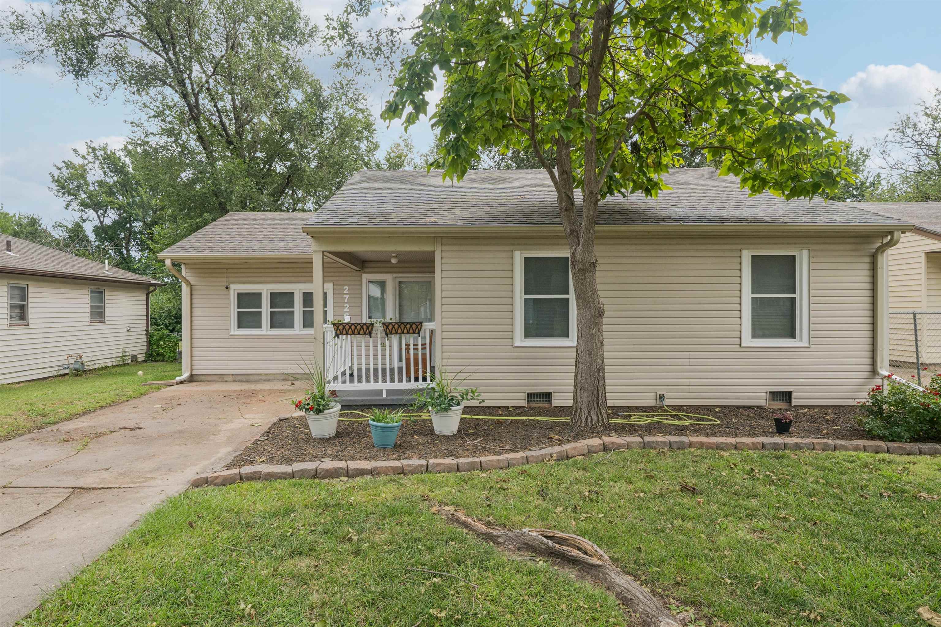 2726 N Green St. Property Photo 1