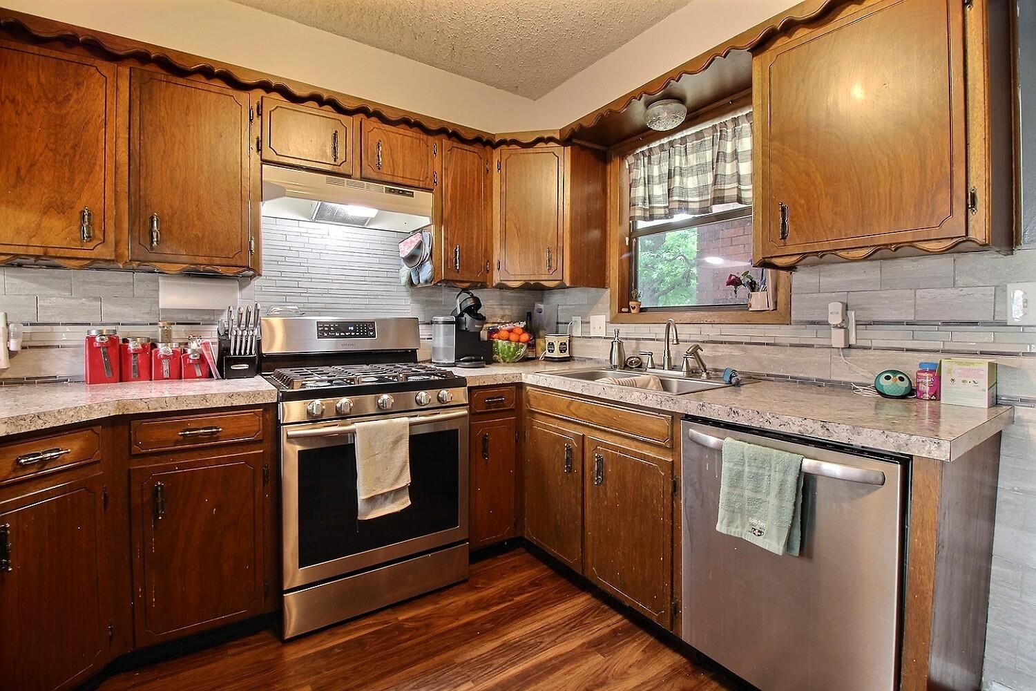 411 S Washington St Property Photo 5