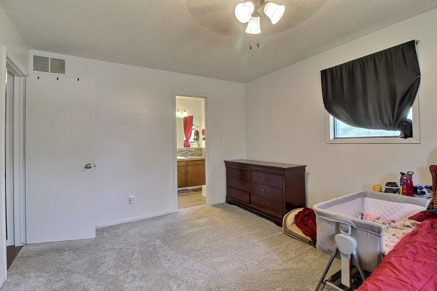 411 S Washington St Property Photo 9