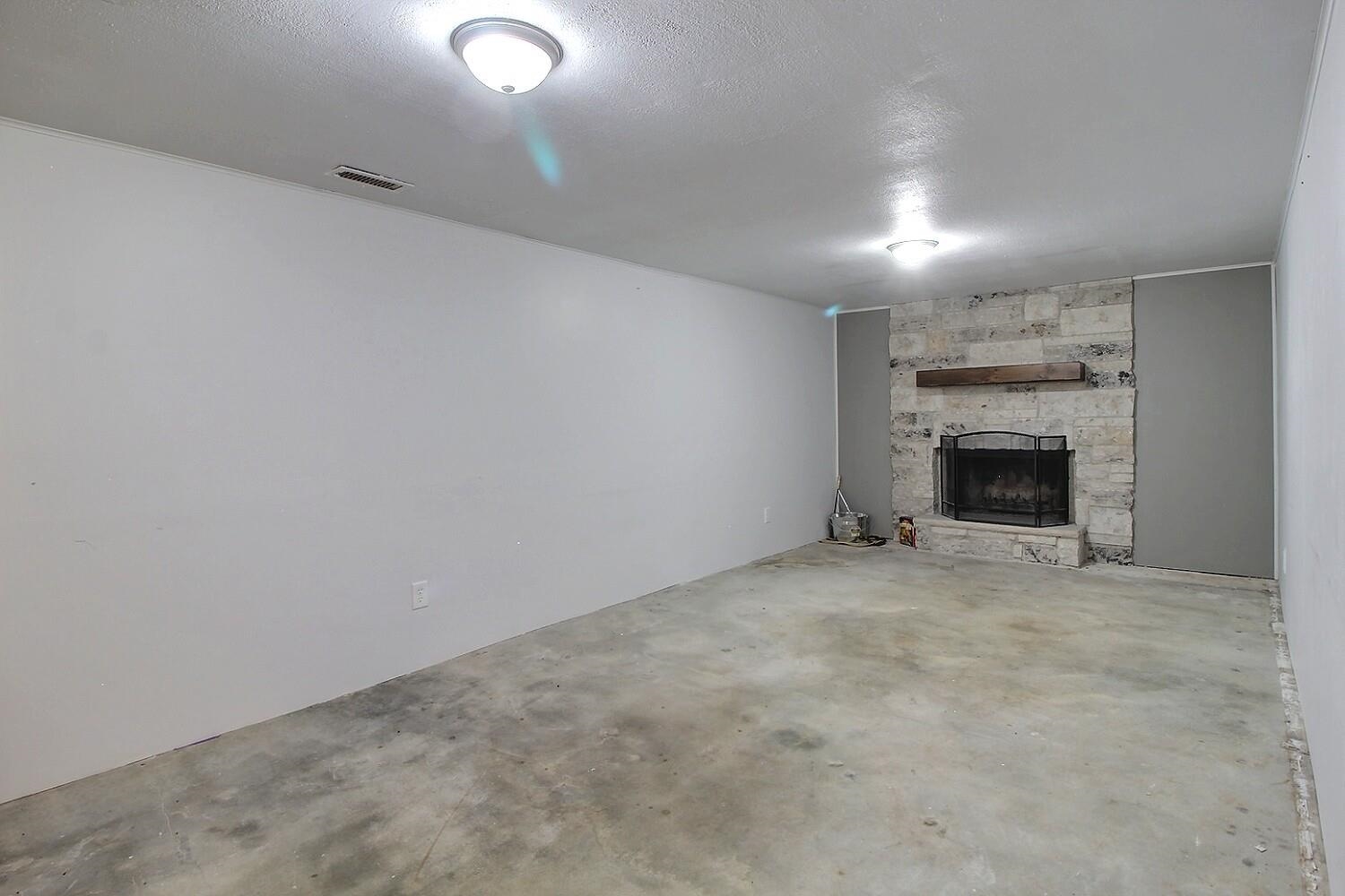 411 S Washington St Property Photo 19