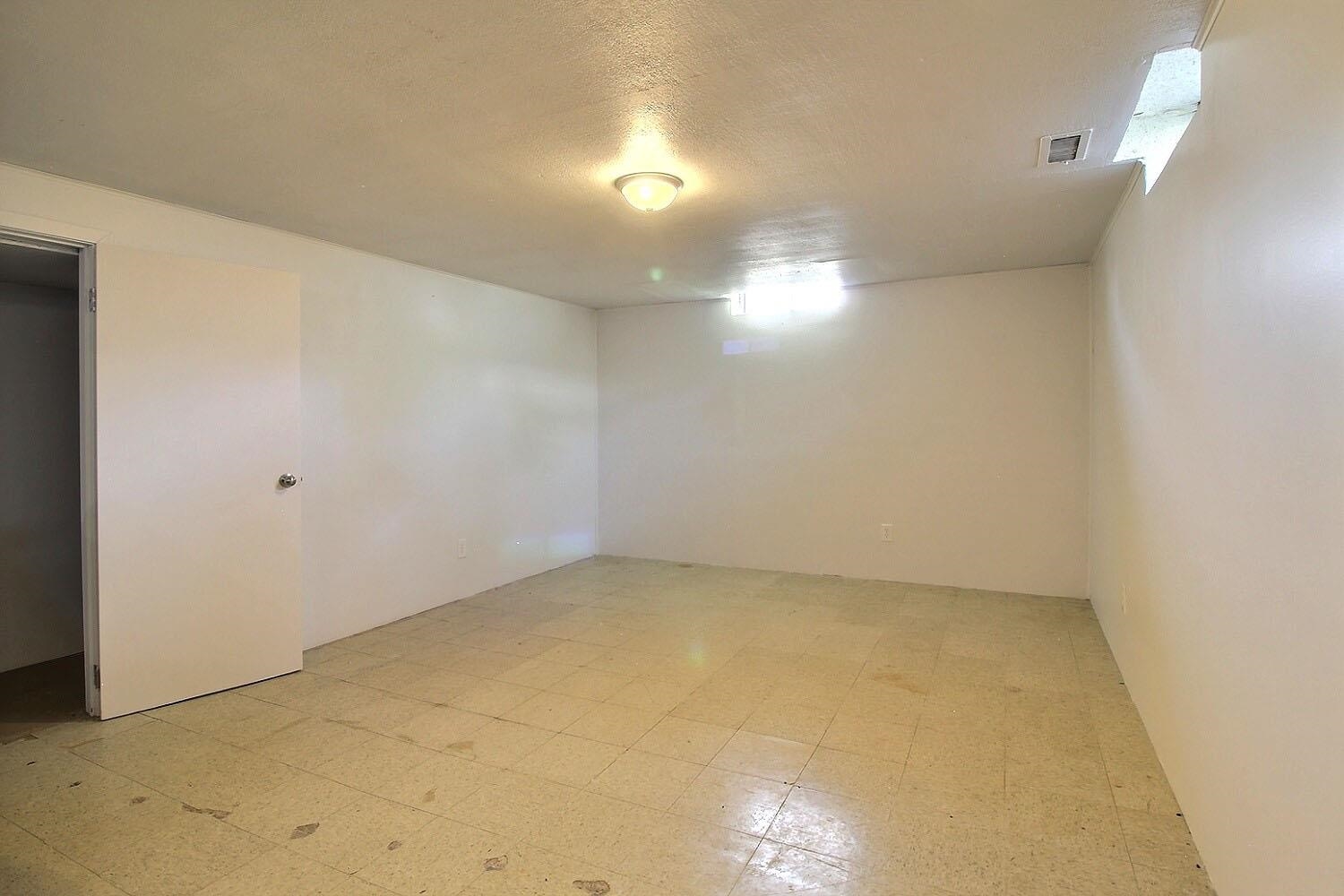 411 S Washington St Property Photo 20