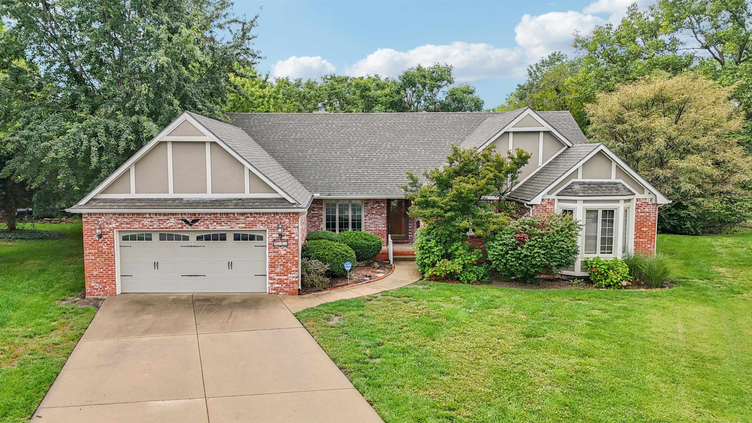 2717 N Beacon Hill Ct. Property Photo 1