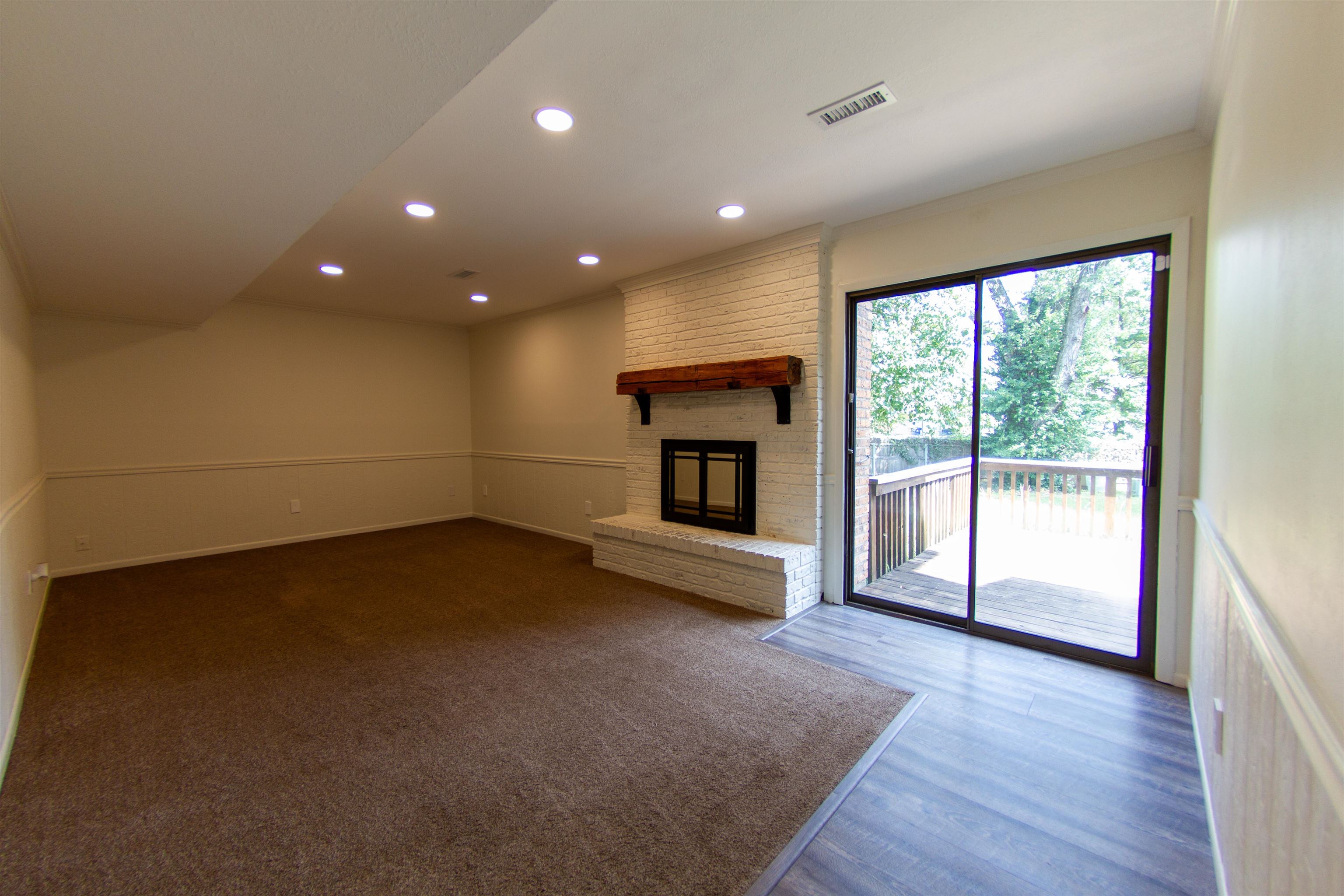 220 E Park Place Ct Property Photo 6