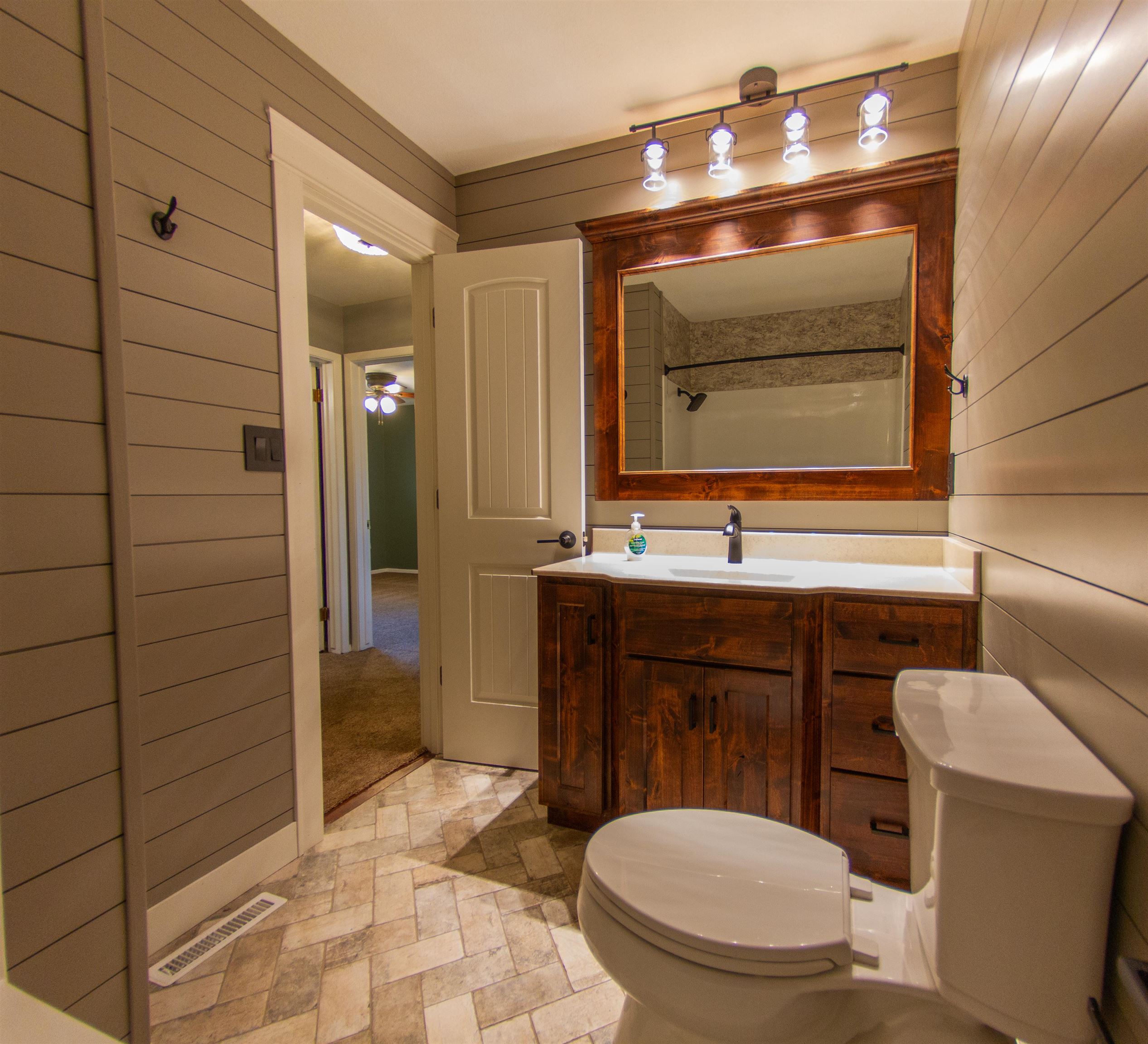 220 E Park Place Ct Property Photo 23