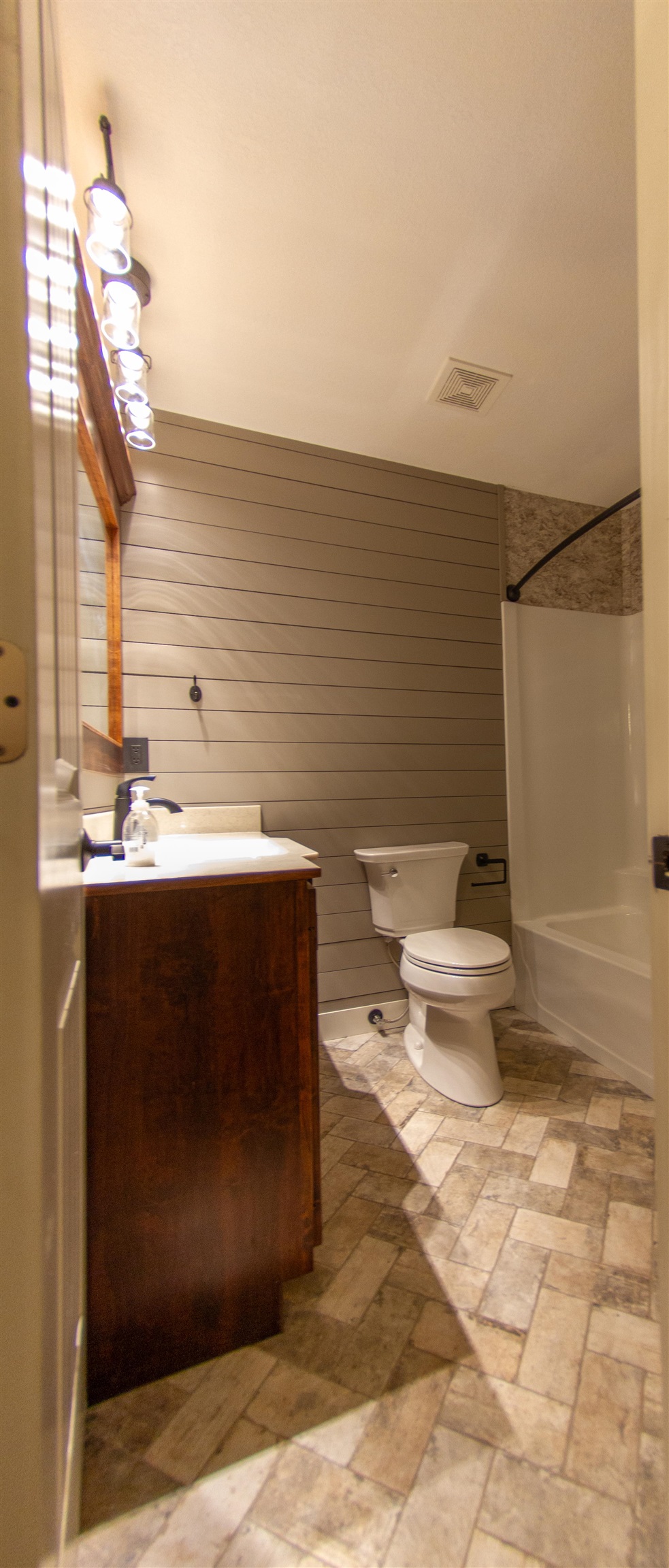 220 E Park Place Ct Property Photo 24