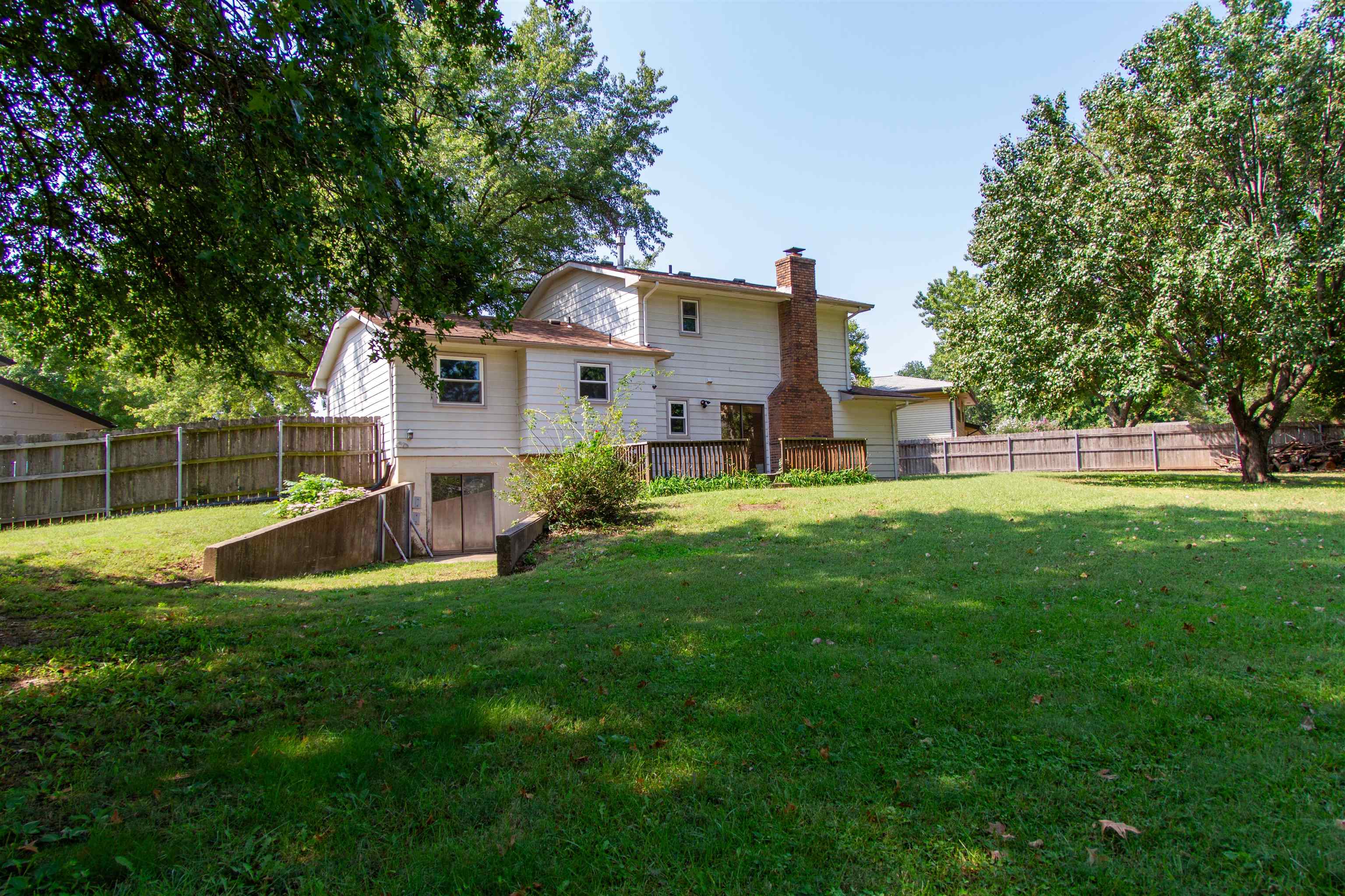 220 E Park Place Ct Property Photo 33