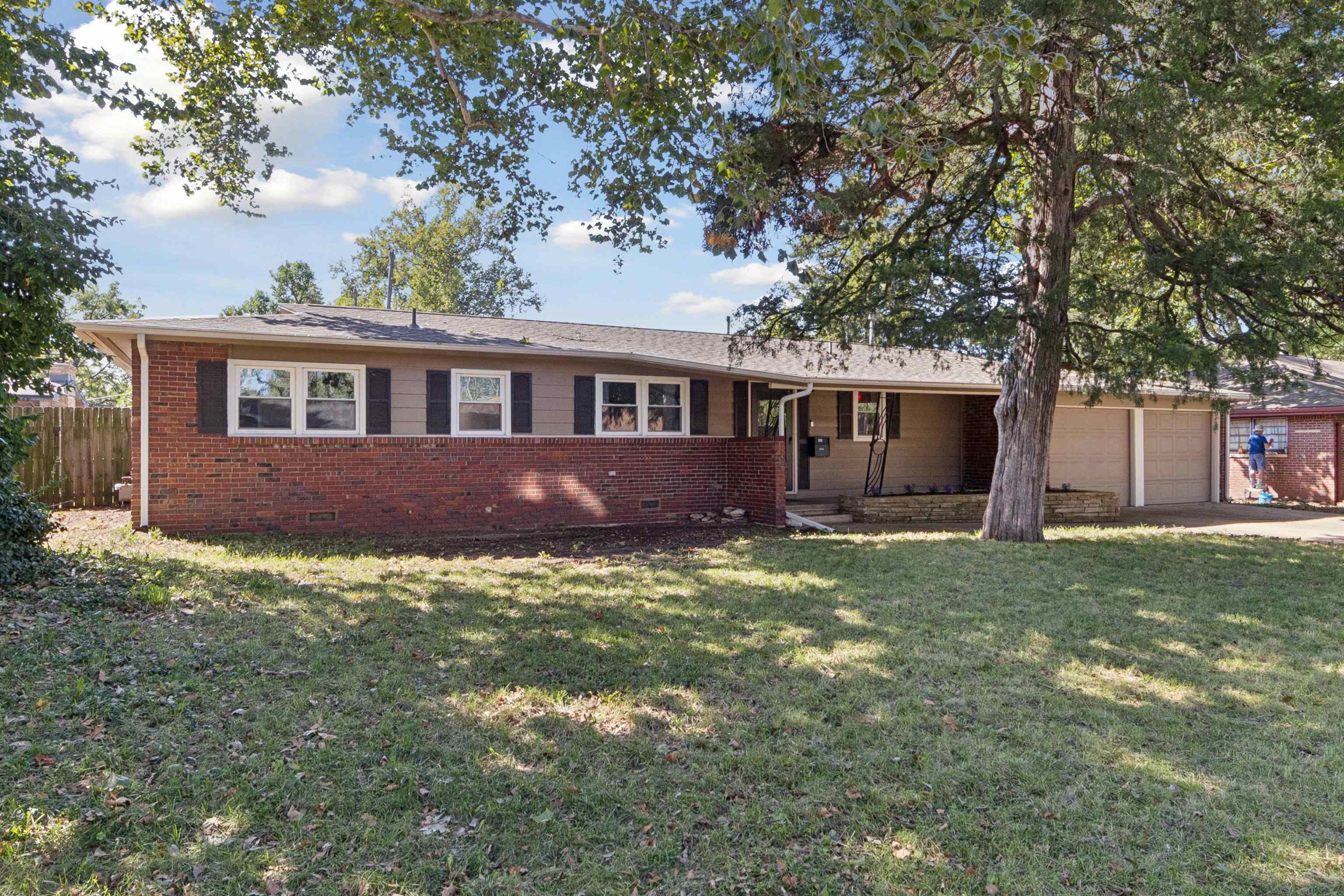 3351 E Bellaire St Property Photo 1