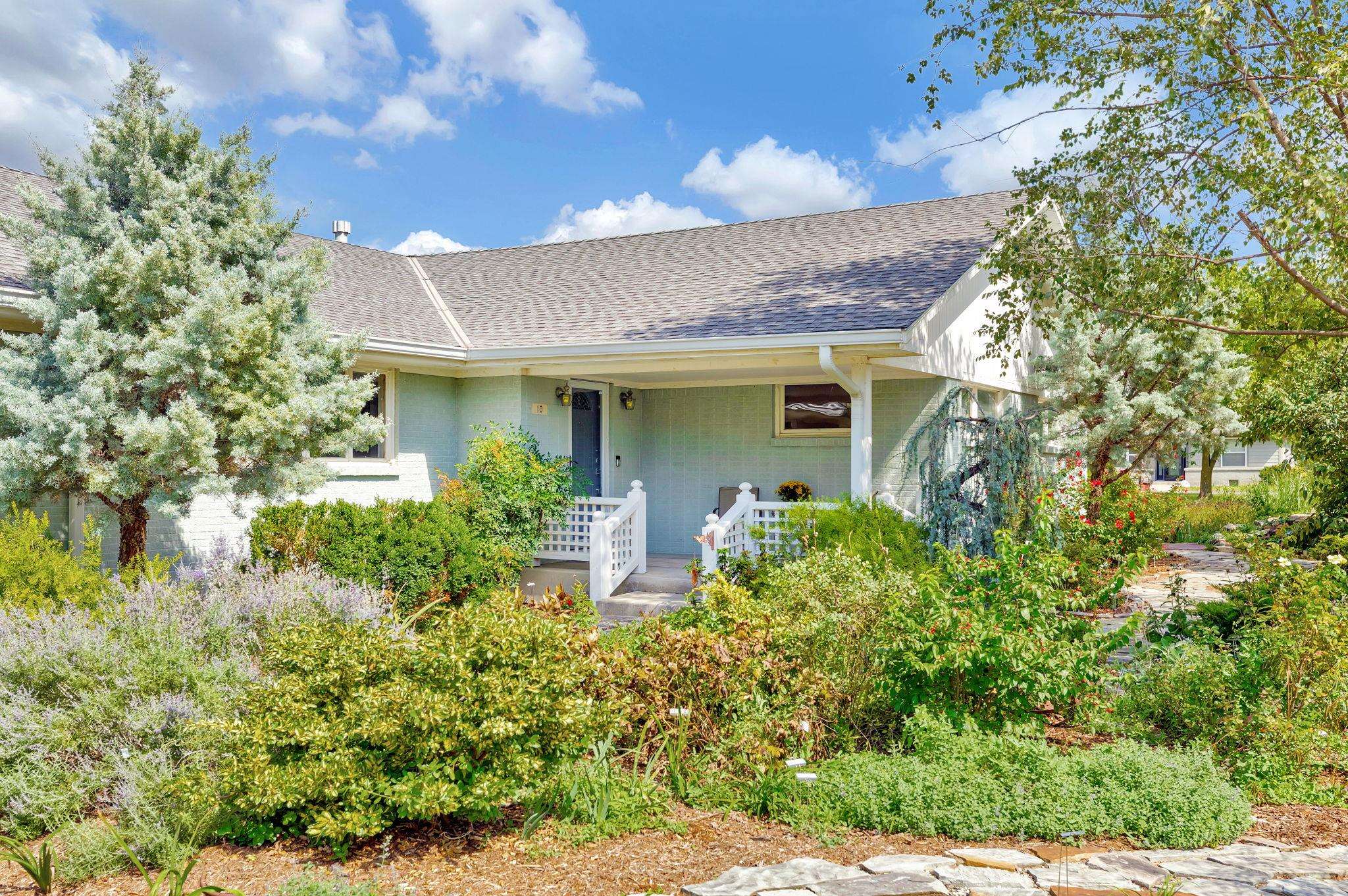 10 E Hawthorne St Property Photo 2